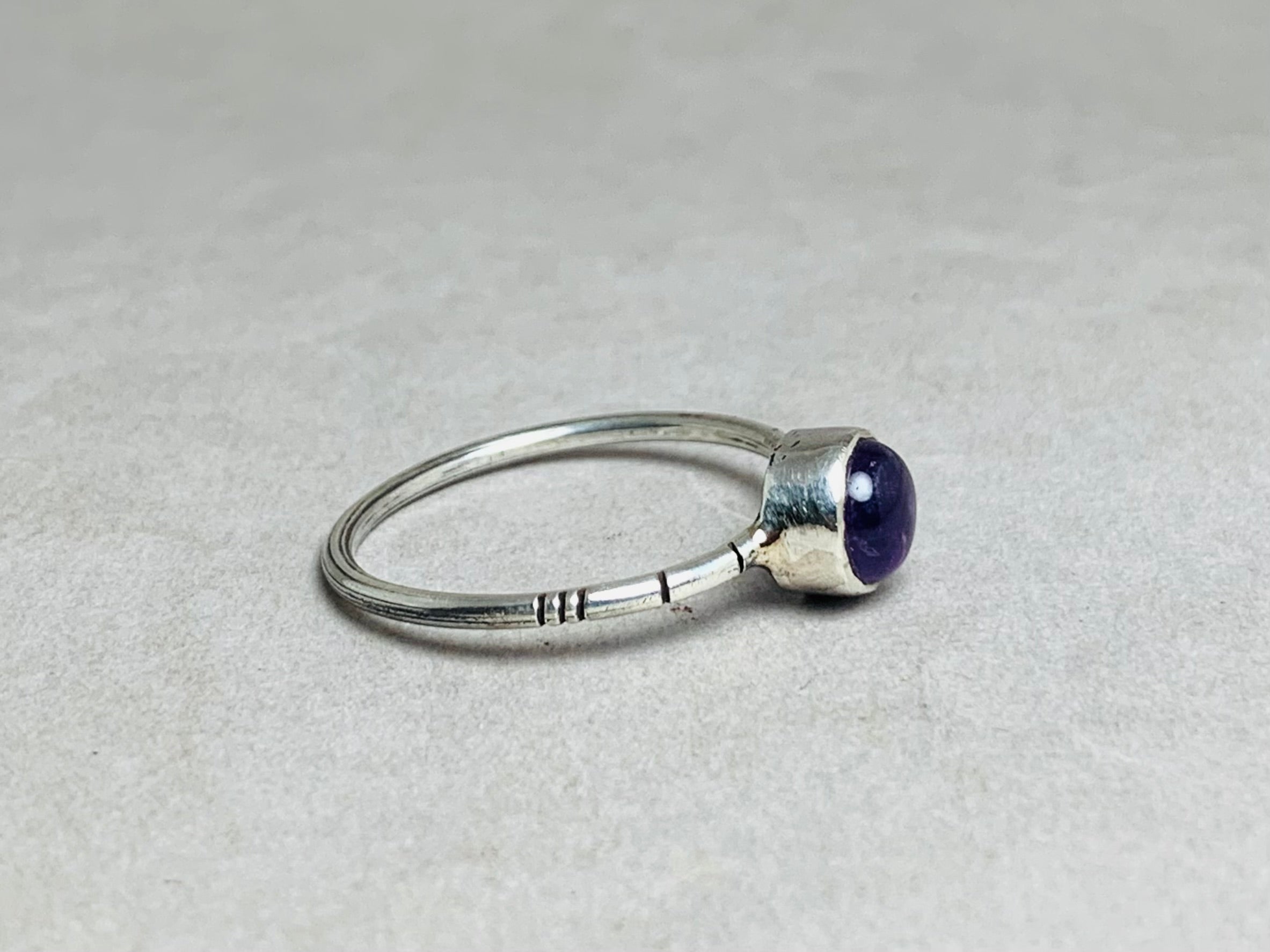 Amethist Ring 925 Zilveren Ring Sierlijke Ronde Amethist Ring Februari Geboortesteen Stapelbare Ring Handgemaakte Boho Ring