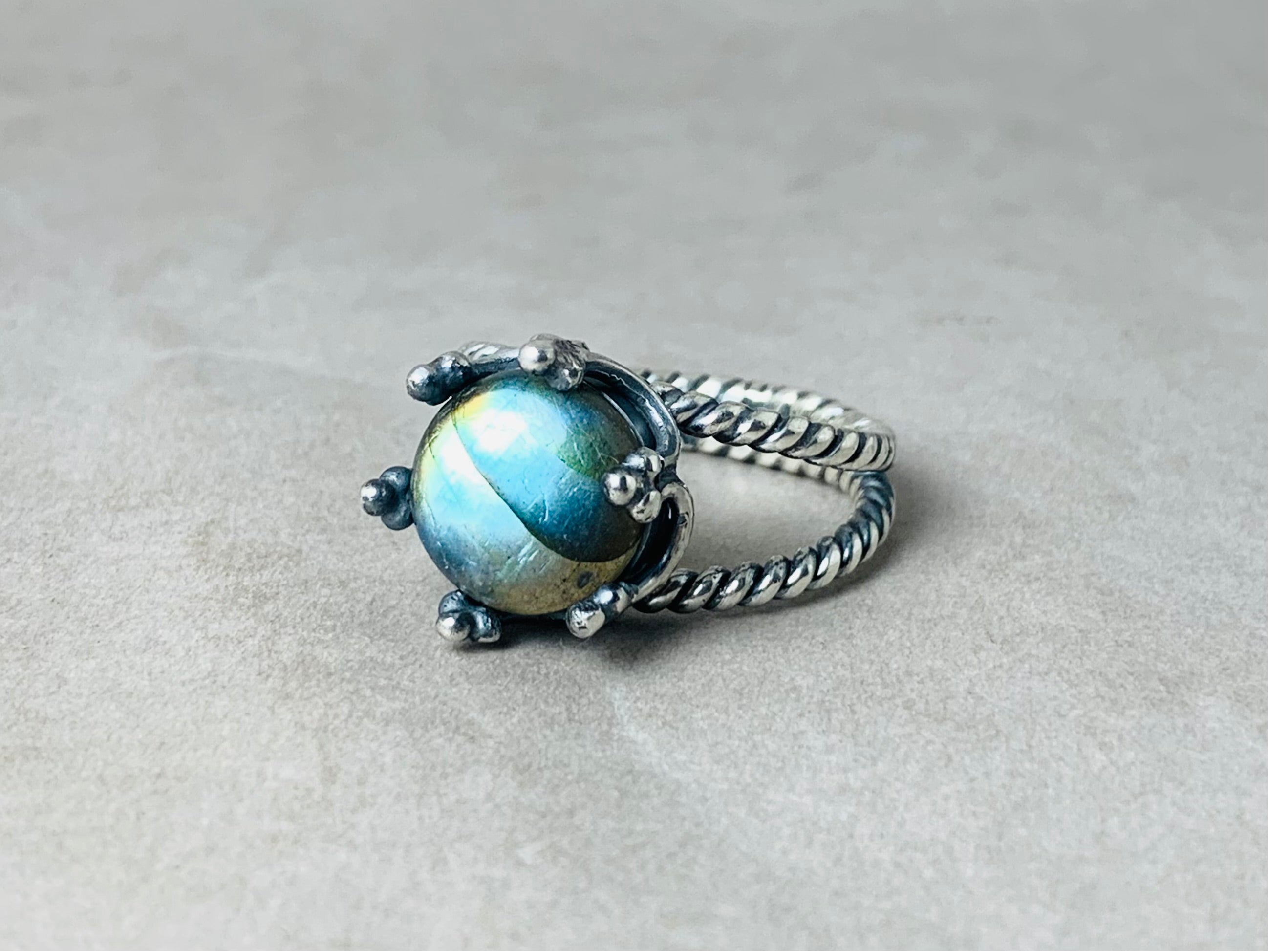 Grüner Labradoritring 925 Silberring Handgemachter Statement-Ring Boho-Ring Sterling Silberring