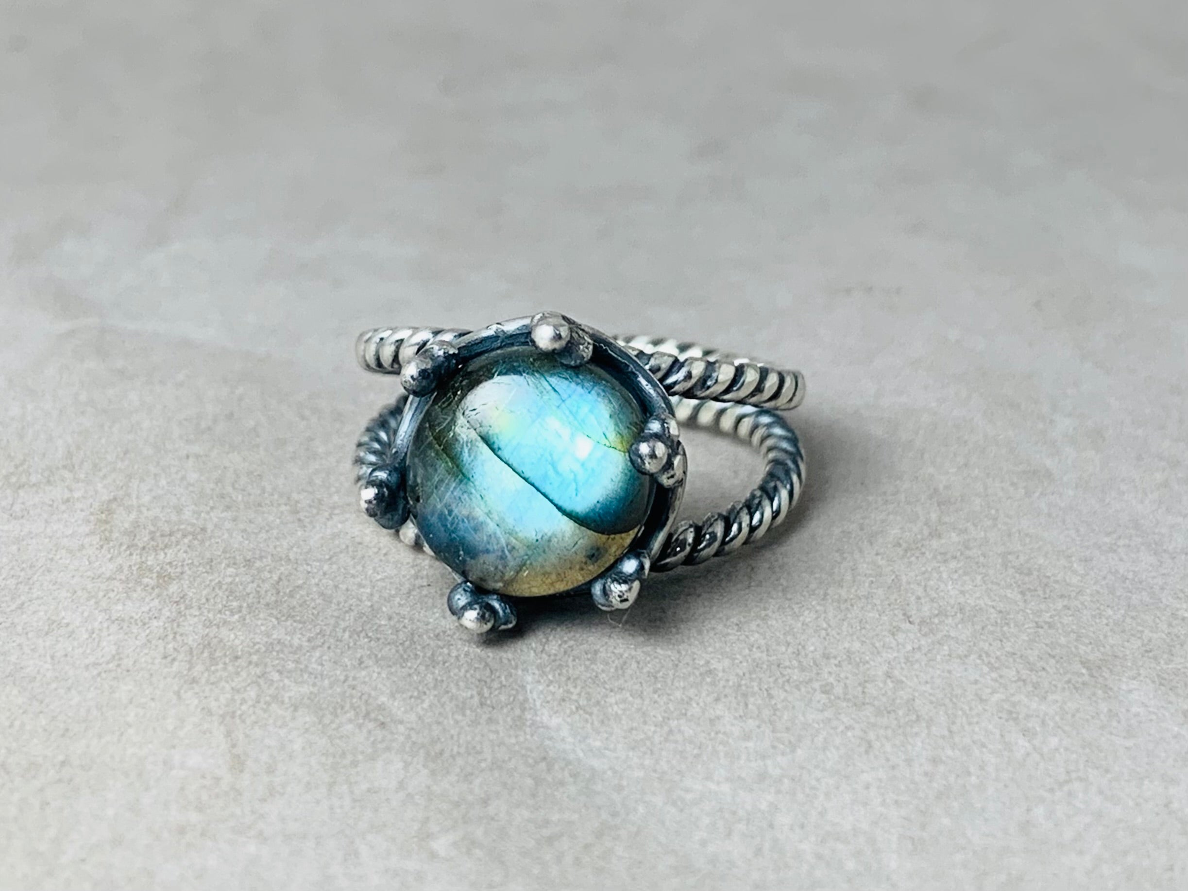 Grüner Labradoritring 925 Silberring Handgemachter Statement-Ring Boho-Ring Sterling Silberring