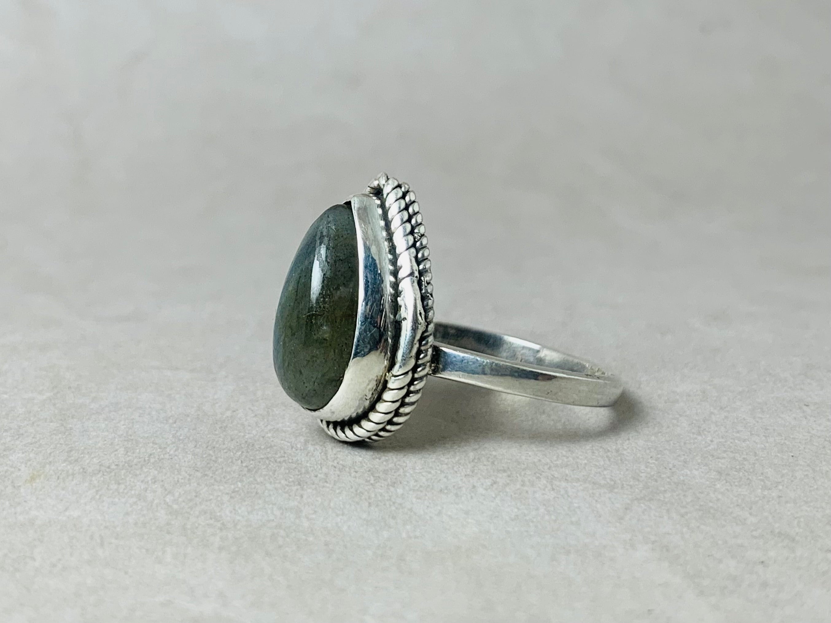 Labradorit Ring 925 Sterling Silber Ring Blauer Feuer Birnen-Edelstein Ring Handgemachter Ring Geschenk für Sie