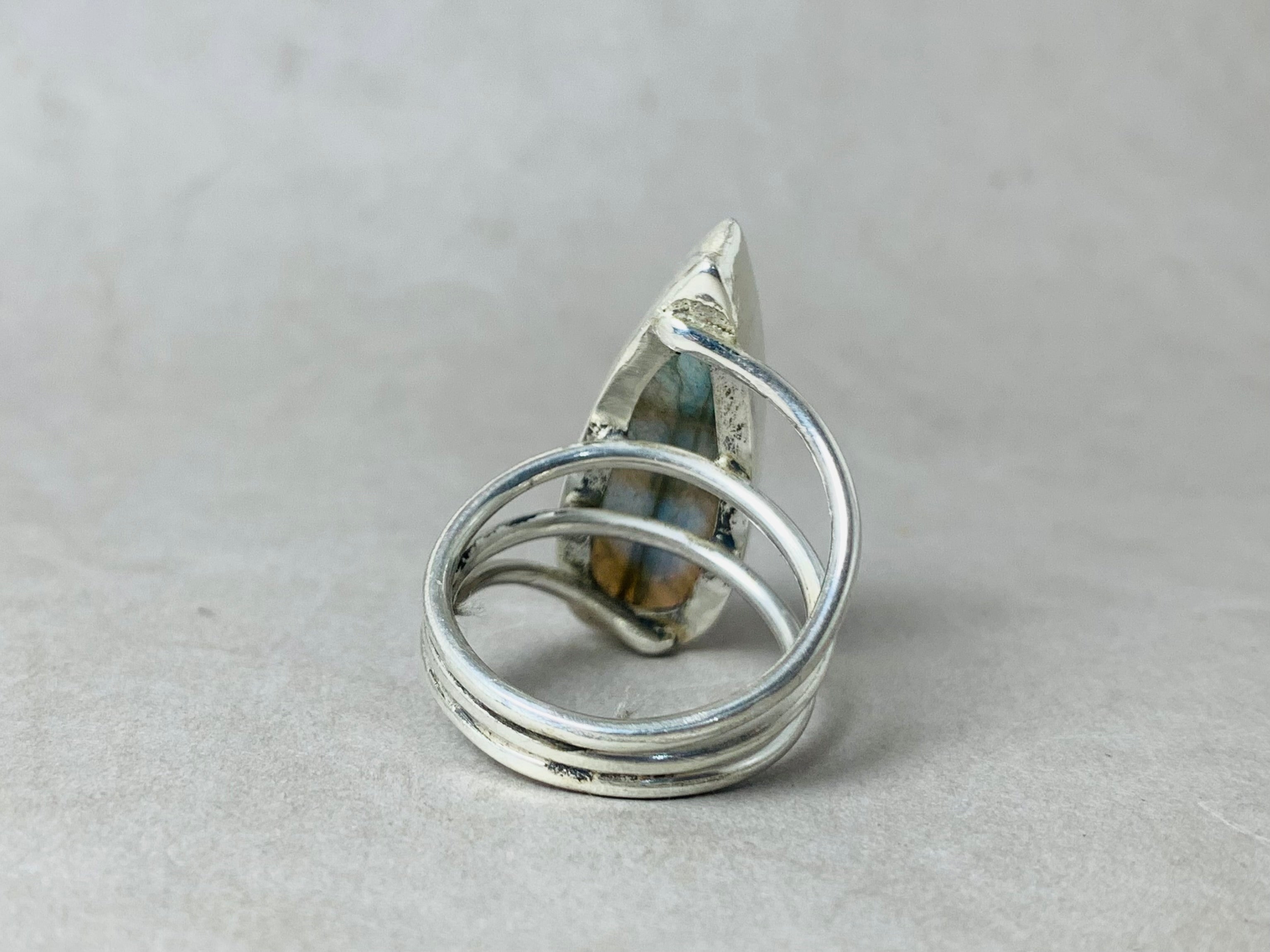 Tropfenförmiger Labradoritring Sterling Silber Ring Blauer Feuer Labradorit Boho Ring Geschenk für Sie