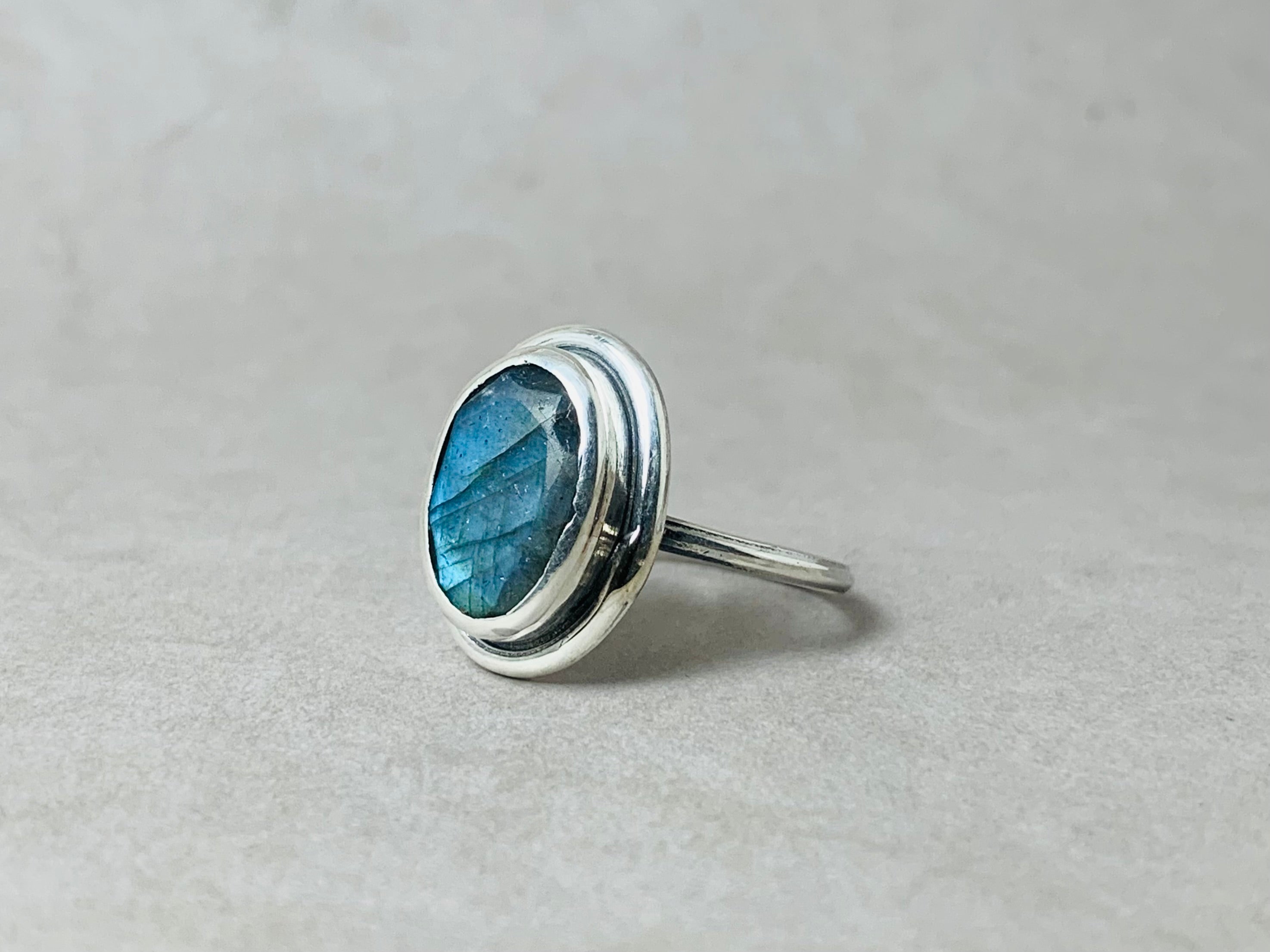 Gefacetteerde Labradoriet Blauwe Edelsteen Ring 925 Zilveren Ring Natuurlijke Handgemaakte Ring Ovale Labradoriet Eenvoudige Ring