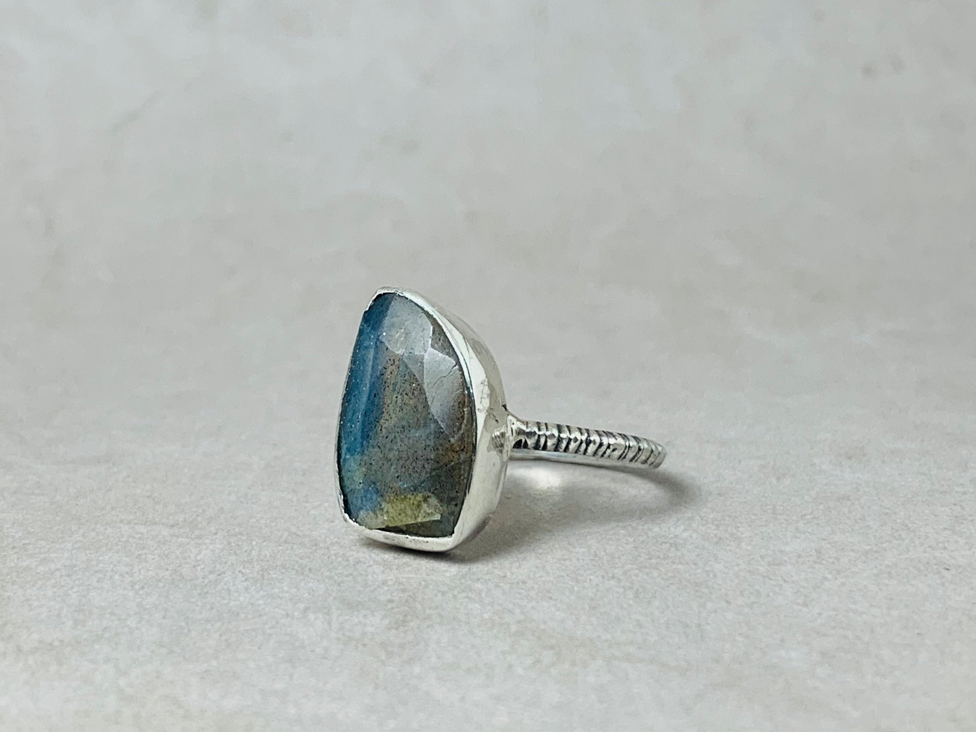 Natur Labradorit Ring 925 Sterling Silber Ring Stapelring Handgemachter Ring Einzigartiger Form Ring