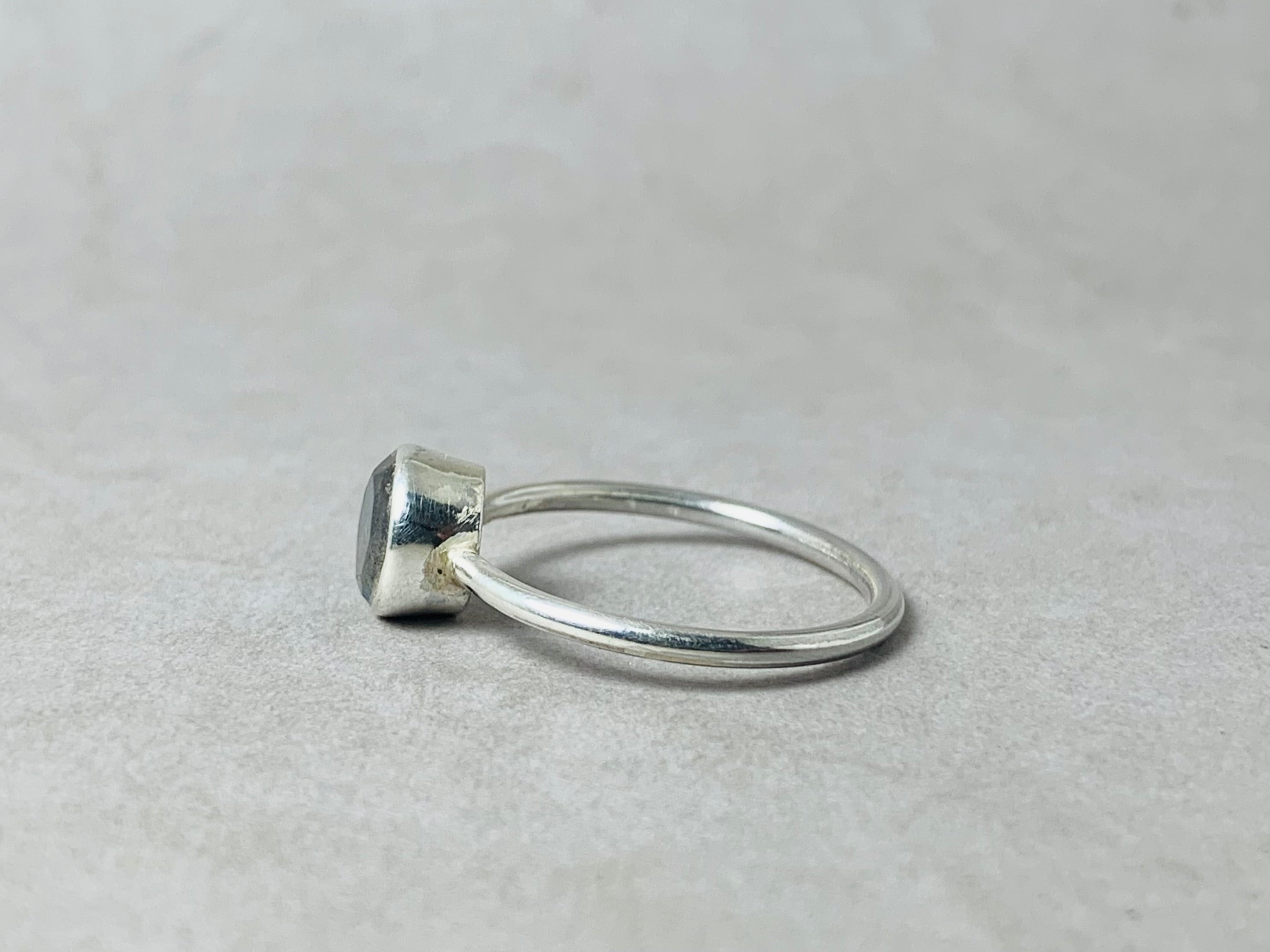 Labradoriet Facet Geslepen Ring 925 Zilveren Ring Ronde Edelsteen Ring Blauwe Steen Ring Handgemaakte Ring Boho Ring