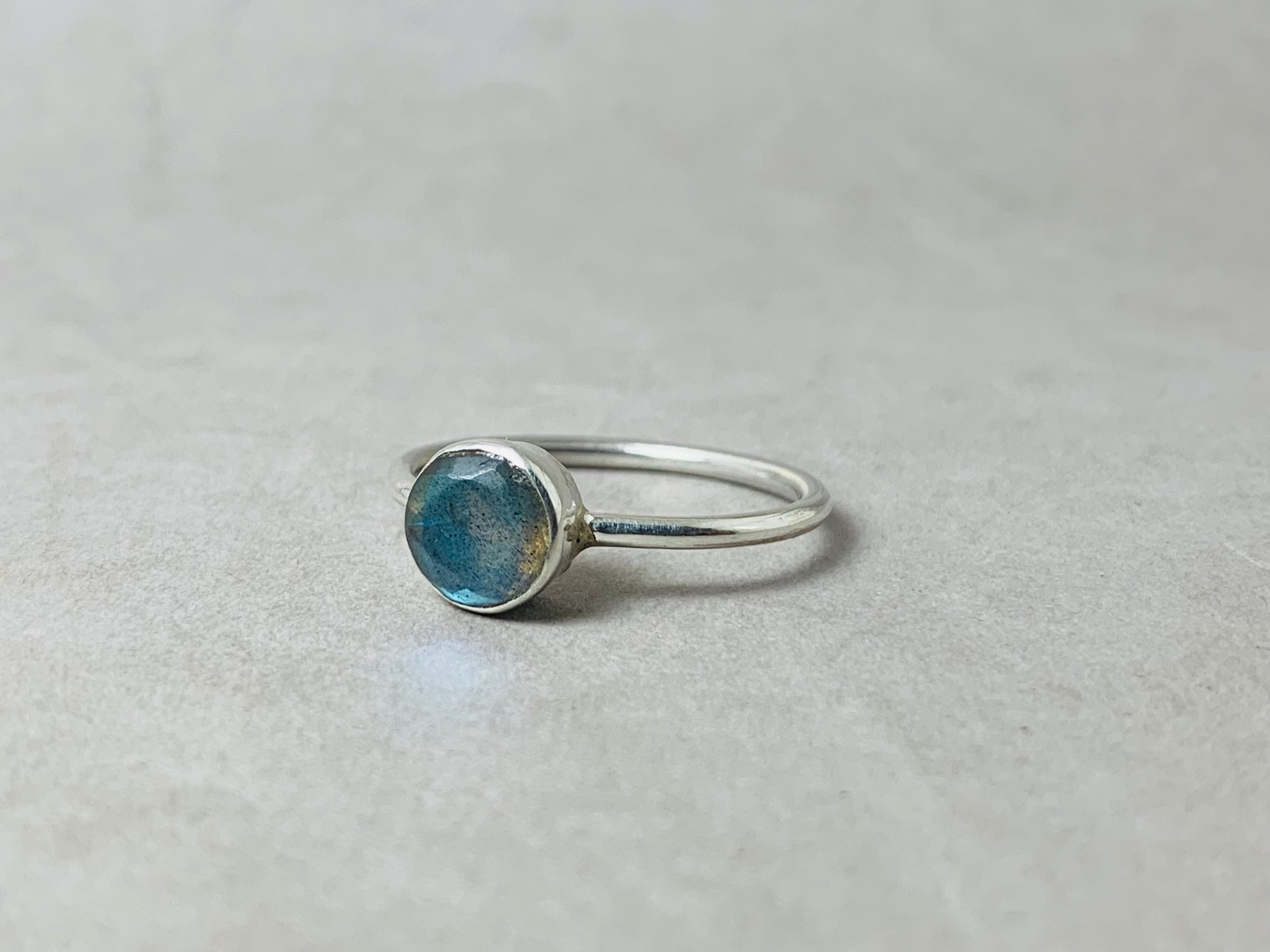 Labradoriet Facet Geslepen Ring 925 Zilveren Ring Ronde Edelsteen Ring Blauwe Steen Ring Handgemaakte Ring Boho Ring