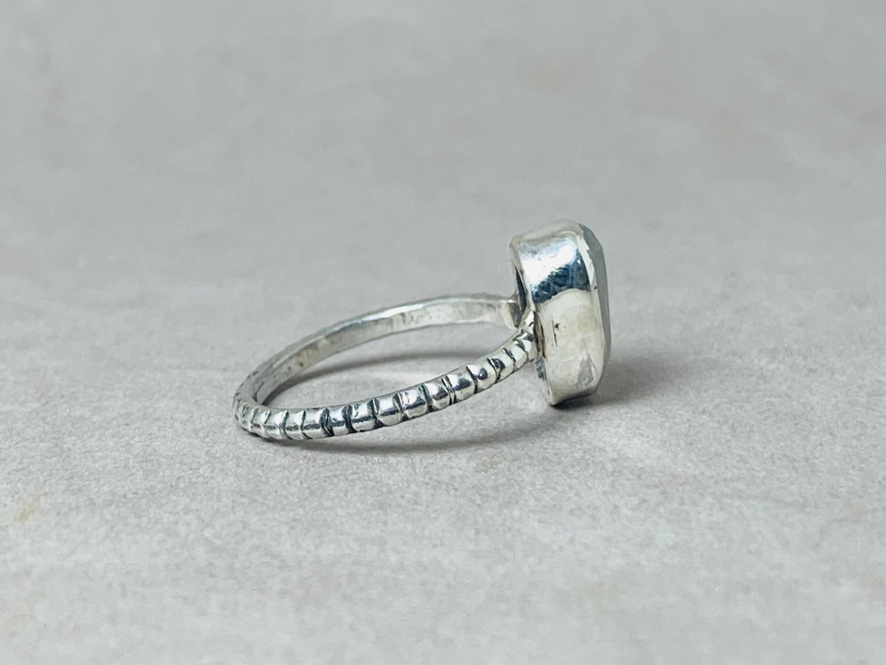 Blauer Mondsteinring 925 Silberring Handgemachter Ring Regenbogen-Mondstein Juni Geburtsstein Frauenring Yoga Ring