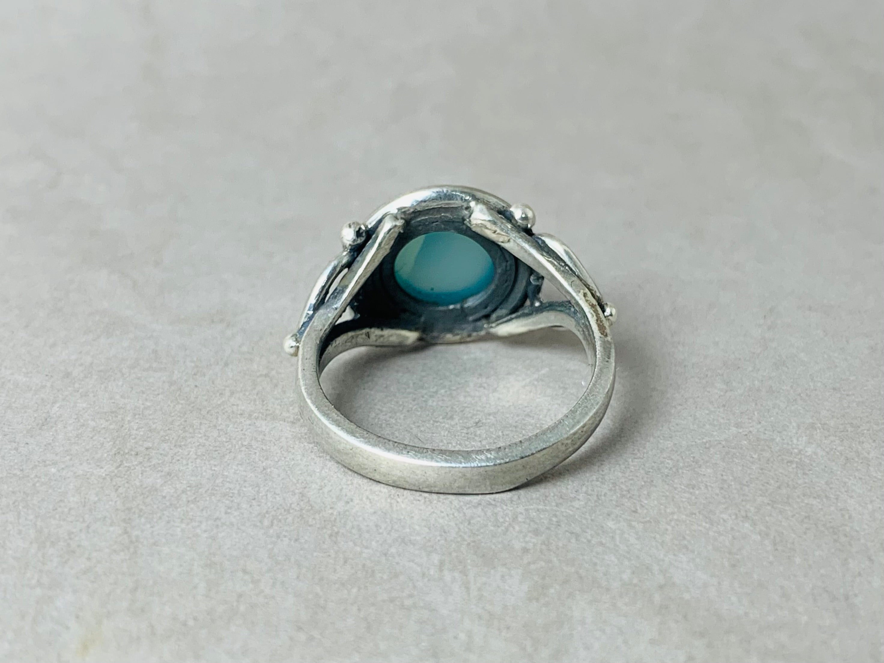 Blauer Chalcedon Ring 925 Silber Ring Handgemachter Silberring Blauer Stein Ring Runder Stein Ring Minimalistischer Ring Moderner Ring