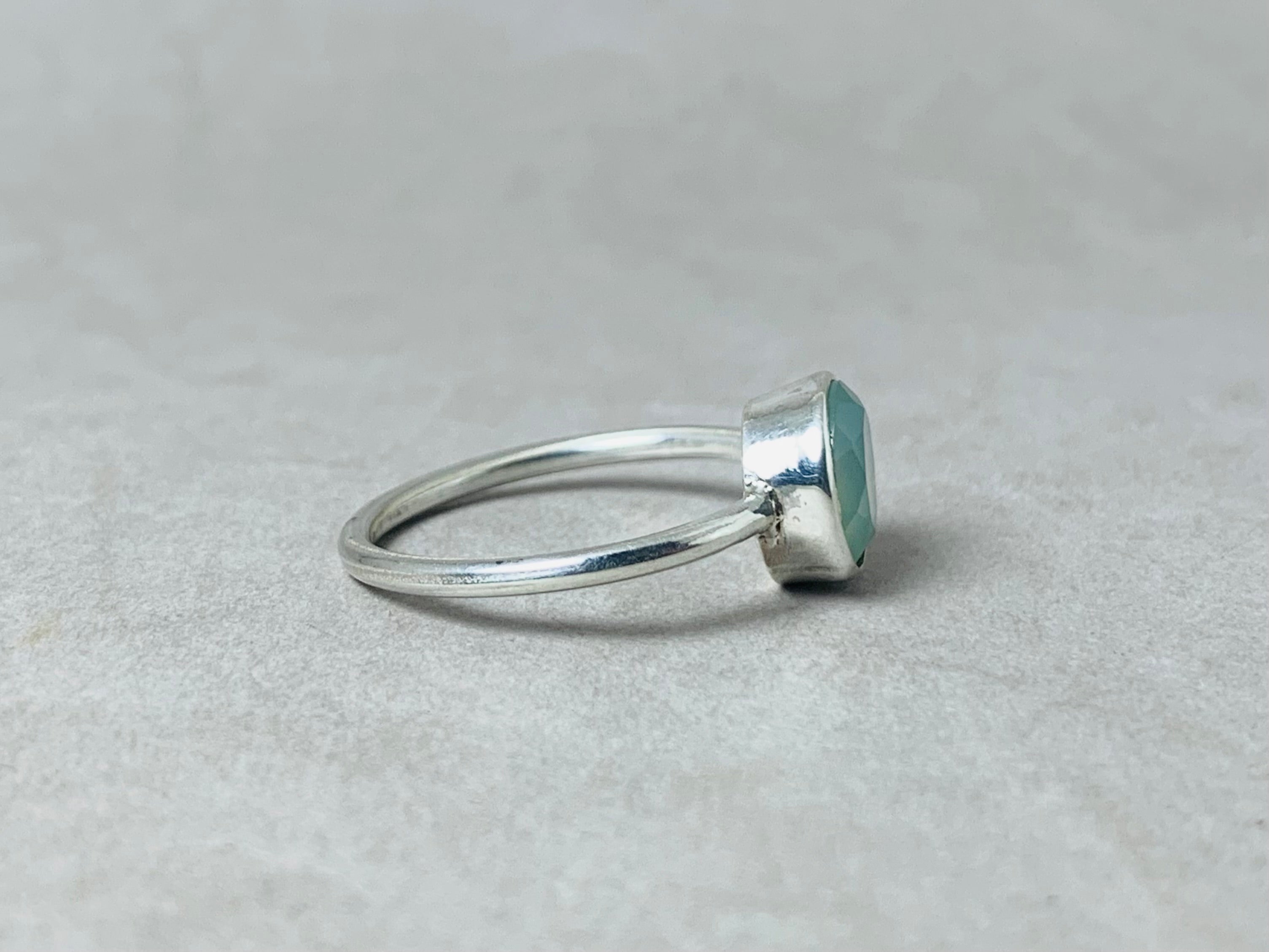 Aquamarin-Chalcedon-Ring 925er Silberring Edelsteinring Facettierter Edelstein Handgefertigter Stapelring Zierlicher Ring