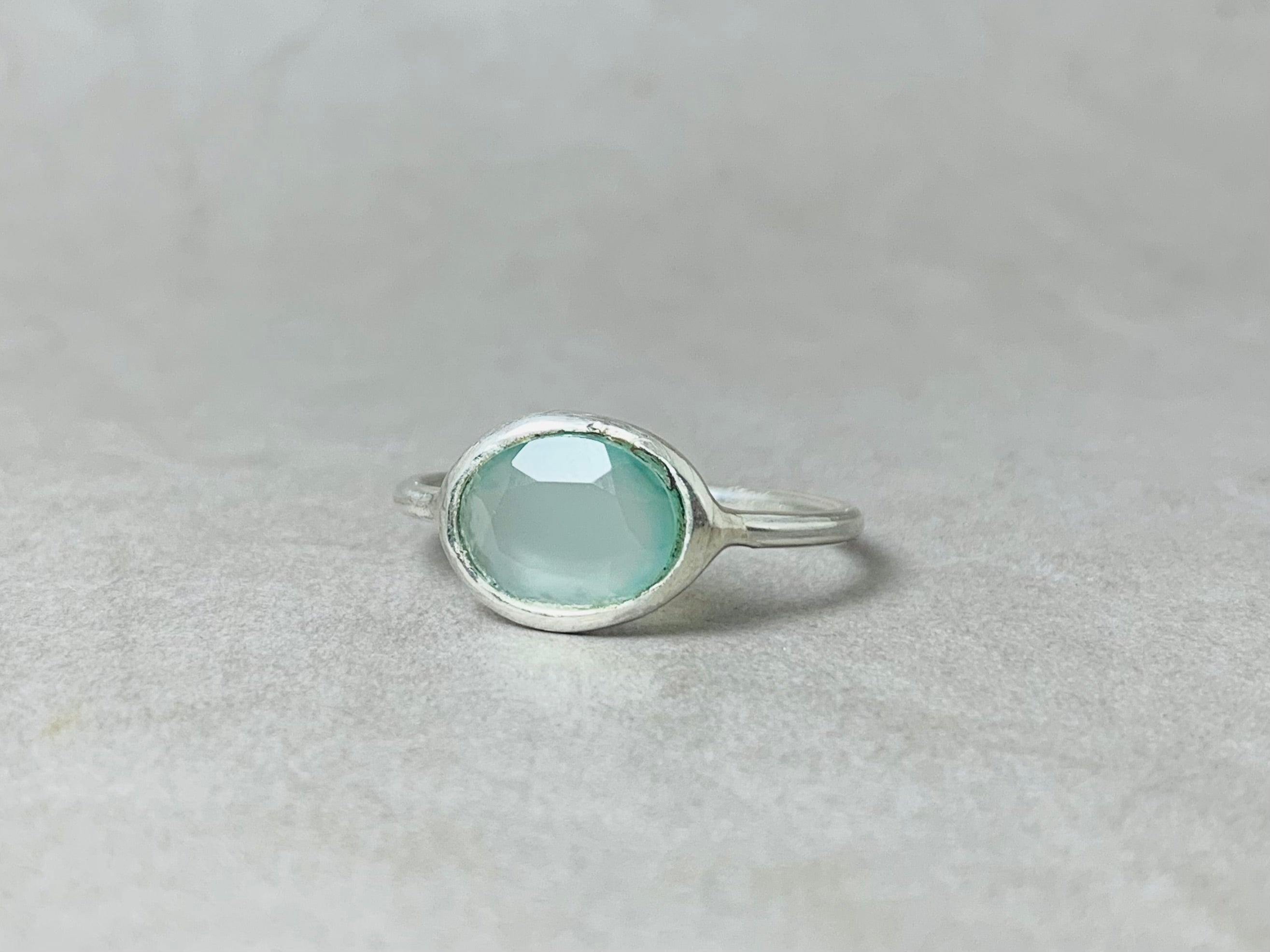 Aqua Chalcedony Ring Edelsteinring Minimalistischer Ring 925 Silber Ring Handgemachter Ring Geschliffener Chalcedony Ring Aqua Stein Ring Zierlicher Ring