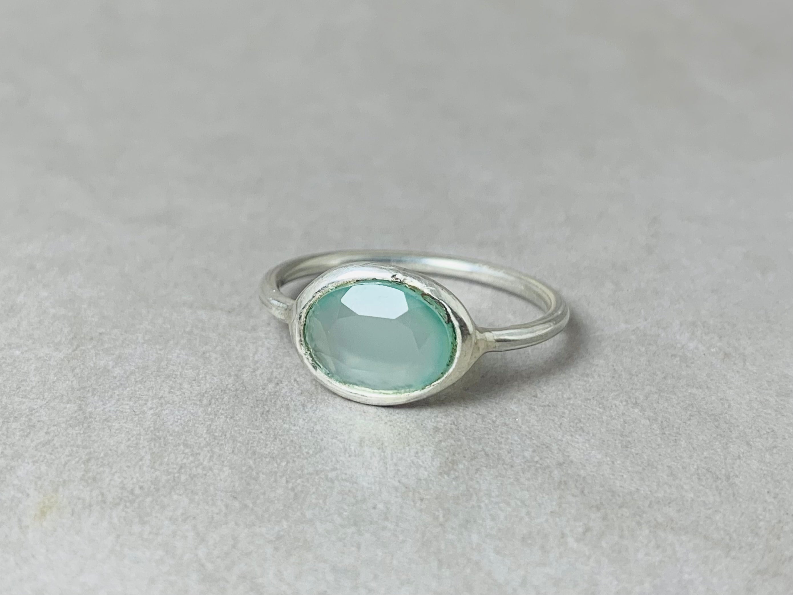 Aqua Chalcedony Ring Edelsteinring Minimalistischer Ring 925 Silber Ring Handgemachter Ring Geschliffener Chalcedony Ring Aqua Stein Ring Zierlicher Ring