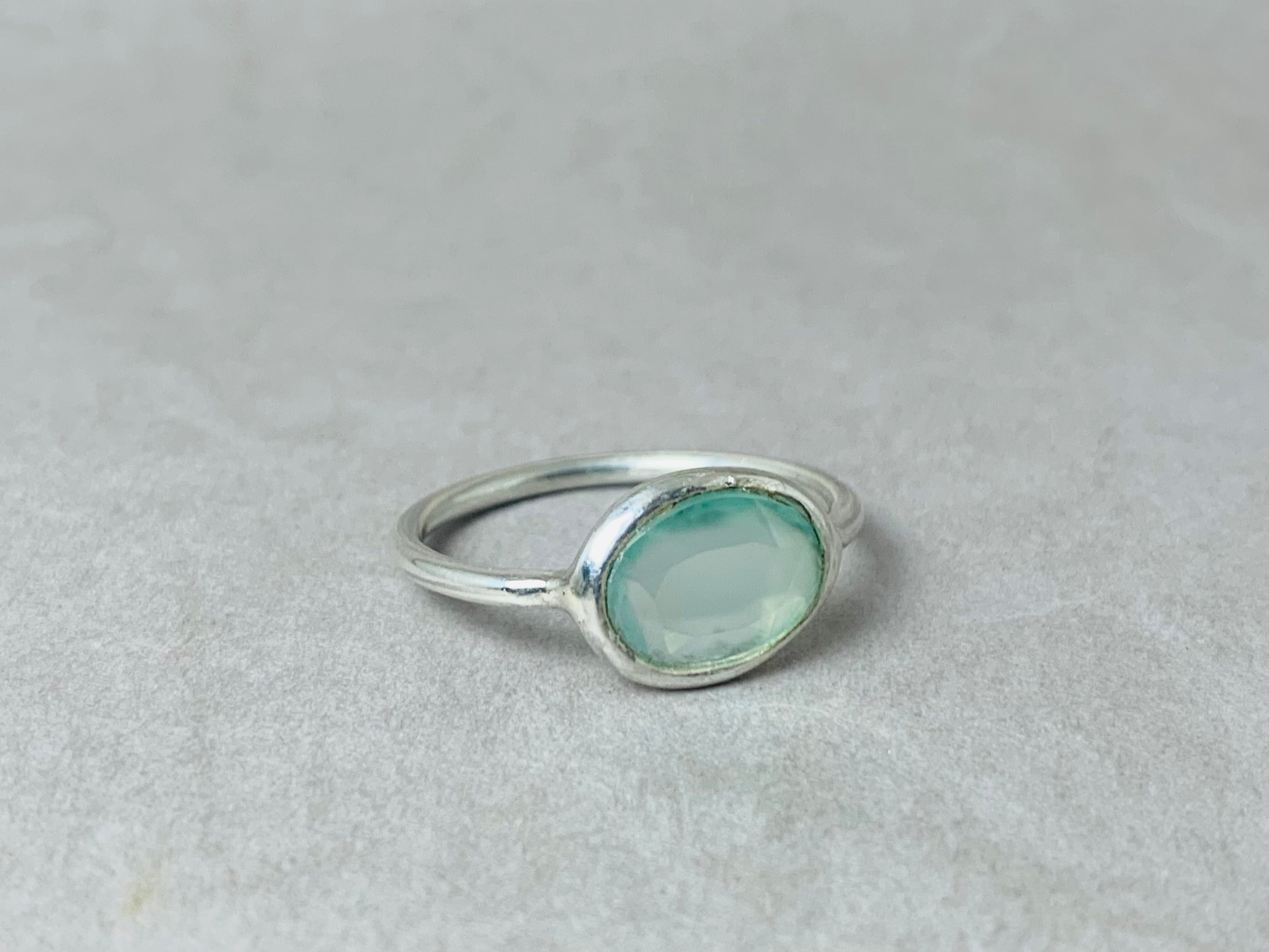 Aqua Chalcedony Ring Edelsteinring Minimalistischer Ring 925 Silber Ring Handgemachter Ring Geschliffener Chalcedony Ring Aqua Stein Ring Zierlicher Ring