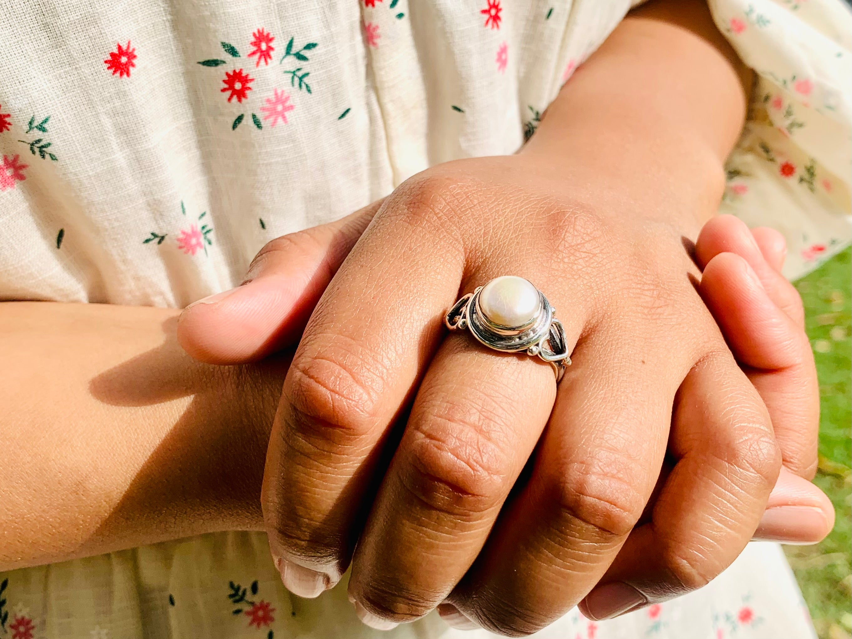 Minimalistischer Perlenring 925er Silberring Süßwasserperlenring Zarter Stapelring für Frauen Handgefertigter Silberring Boho-Ring