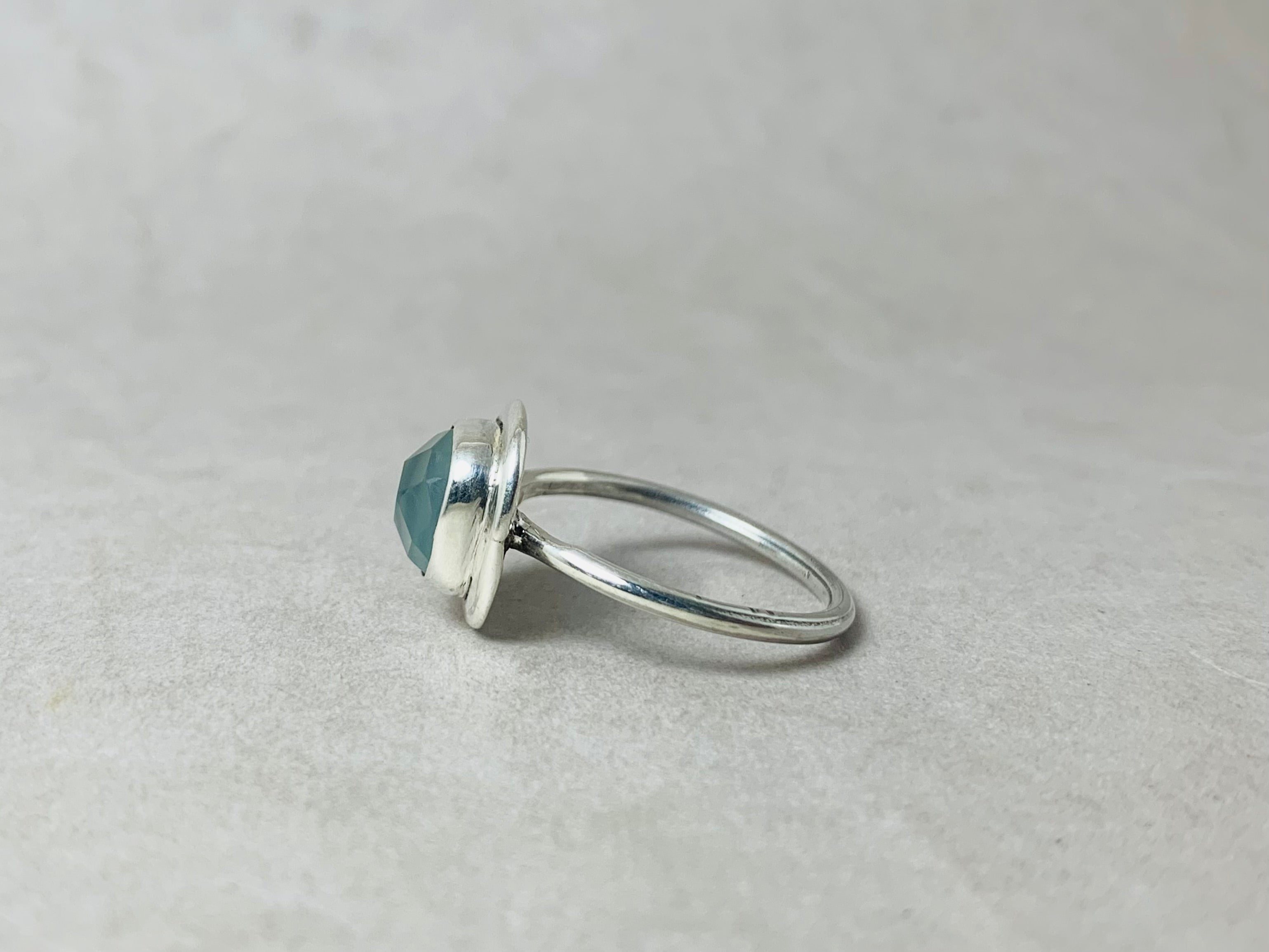 Aqua Chalcedon Ring 925 Silber Ring Geschliffener Aqua Chalcedon Minimalistischer Ring März Geburtsstein Handgemachter Stapelring Boho Ring