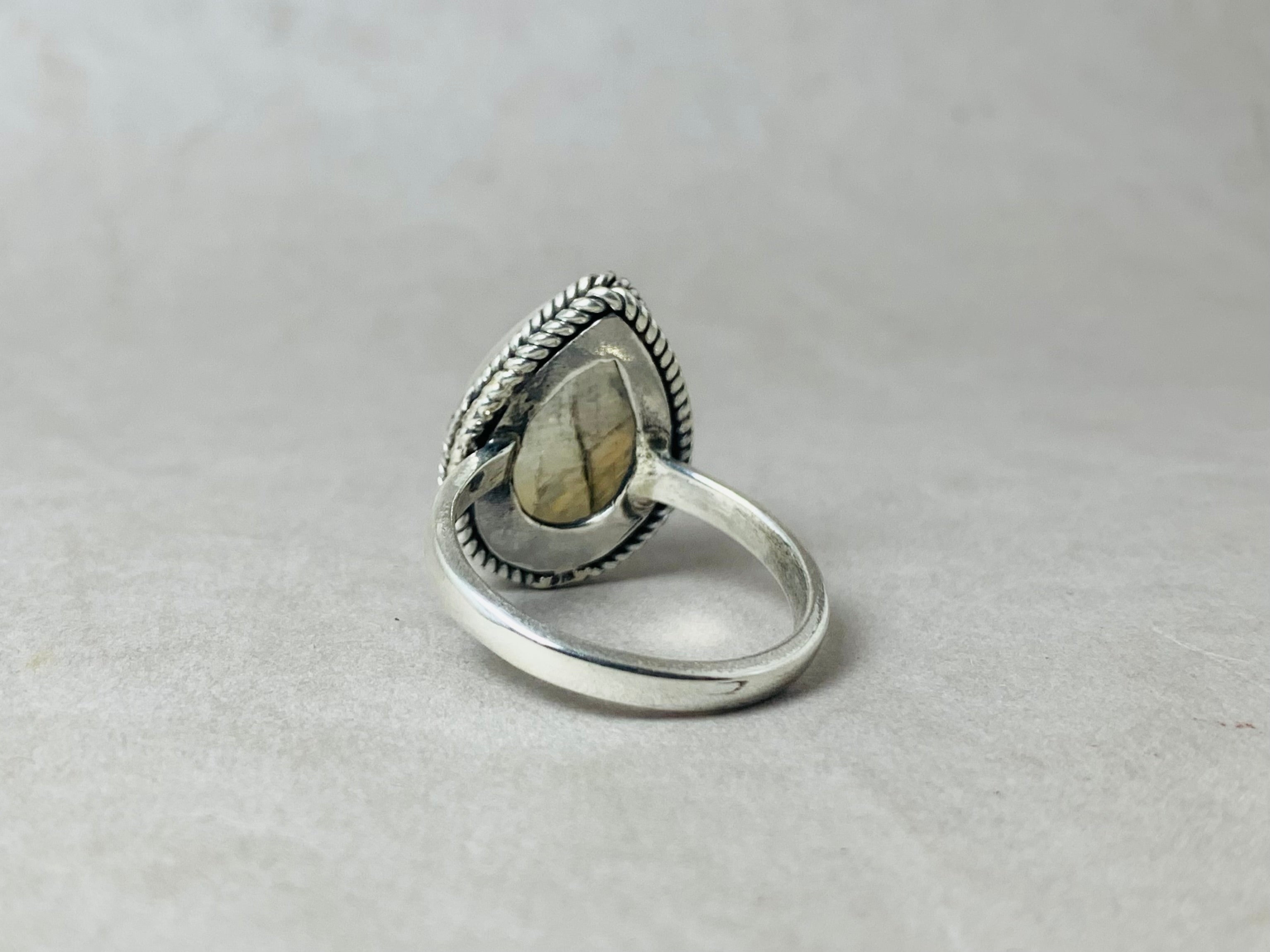 Birnenförmiger Regenbogen-Mondsteinring 925 Sterling Silber Geburtssteinring Edelsteinring Geschenk für Sie