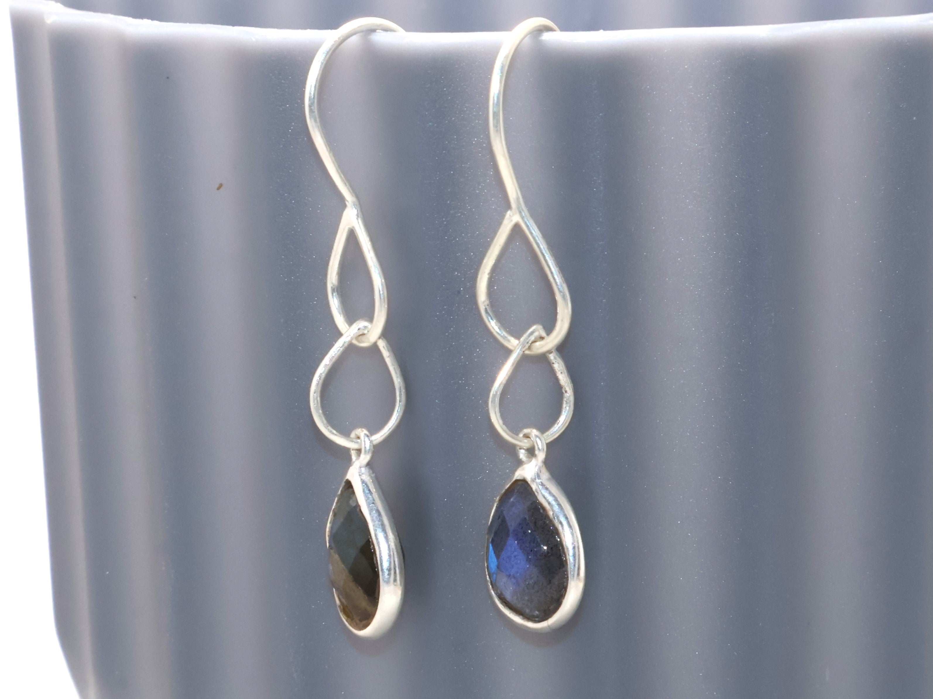 Labradorit Ohrringe, Ohrringe mit blauem Blitz-Labradorit, baumelnde Ohrringe, handgefertigte Edelsteinohrringe, Geschenk für sie