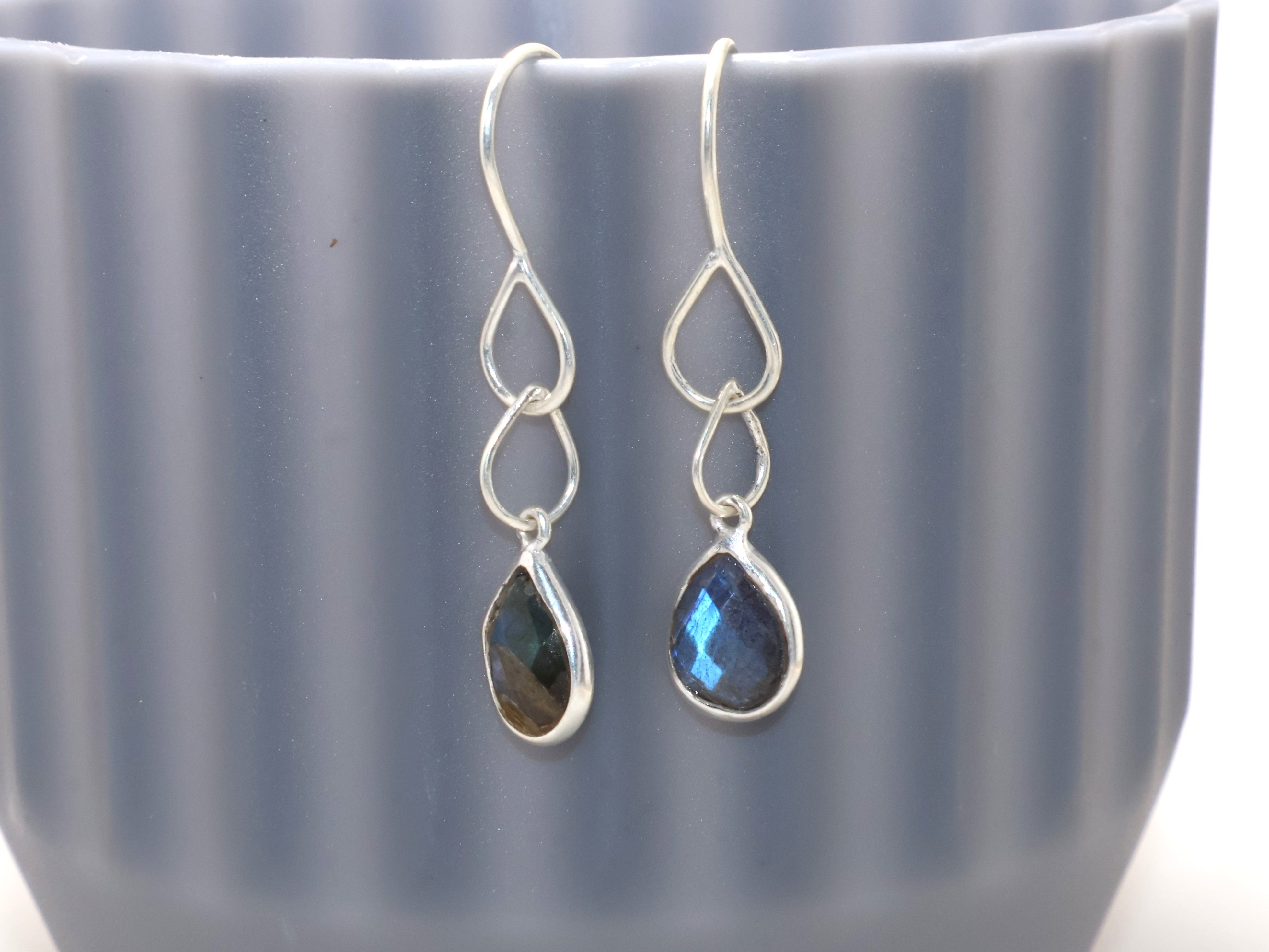 Labradorit Ohrringe, Ohrringe mit blauem Blitz-Labradorit, baumelnde Ohrringe, handgefertigte Edelsteinohrringe, Geschenk für sie