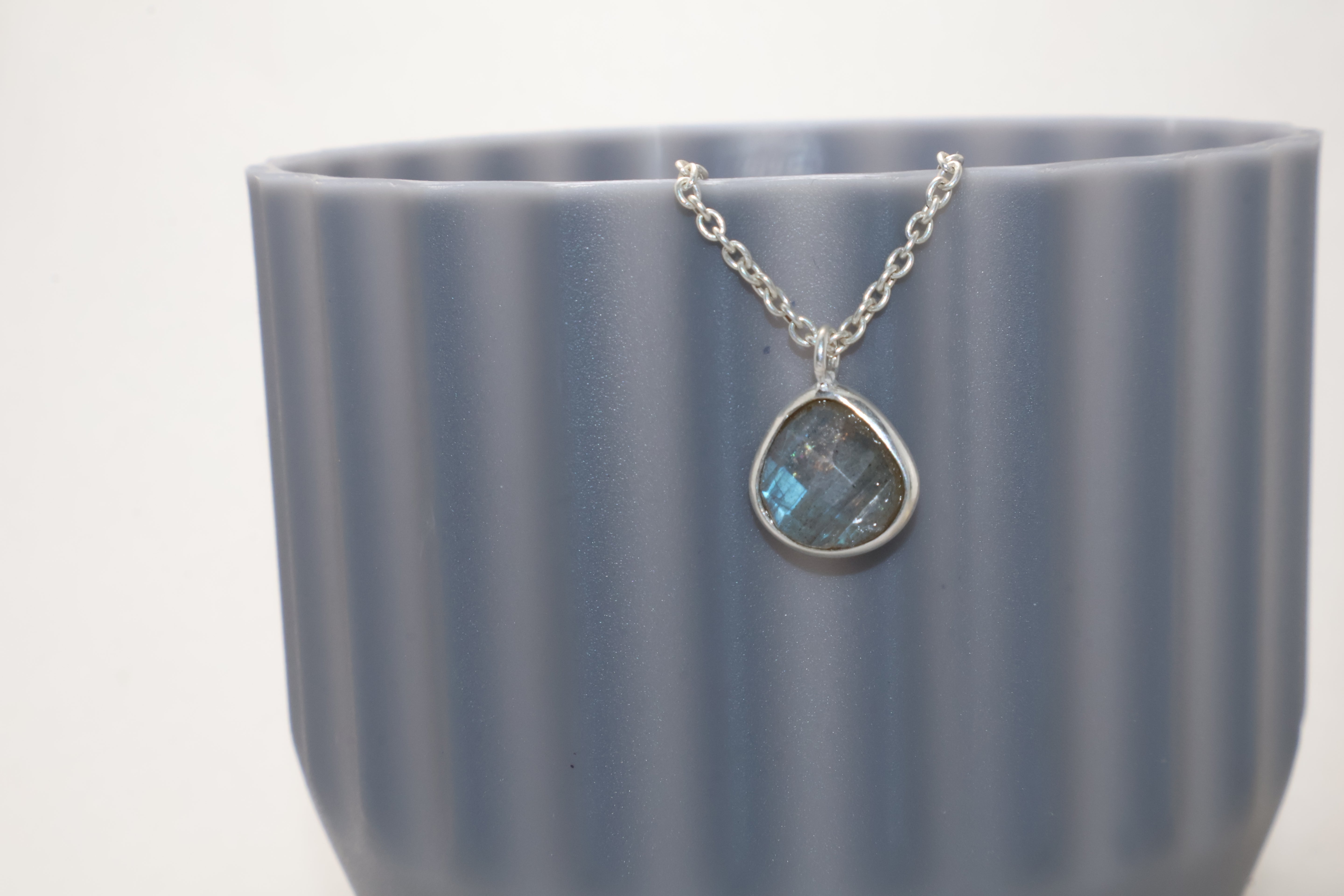 Blaue Labradorit-Halskette 925 Silber Halskette handgefertigte Halskette Labradorit Schmuck Geburtsstein Ohrringe geschliffene Labradorit Ohrringe