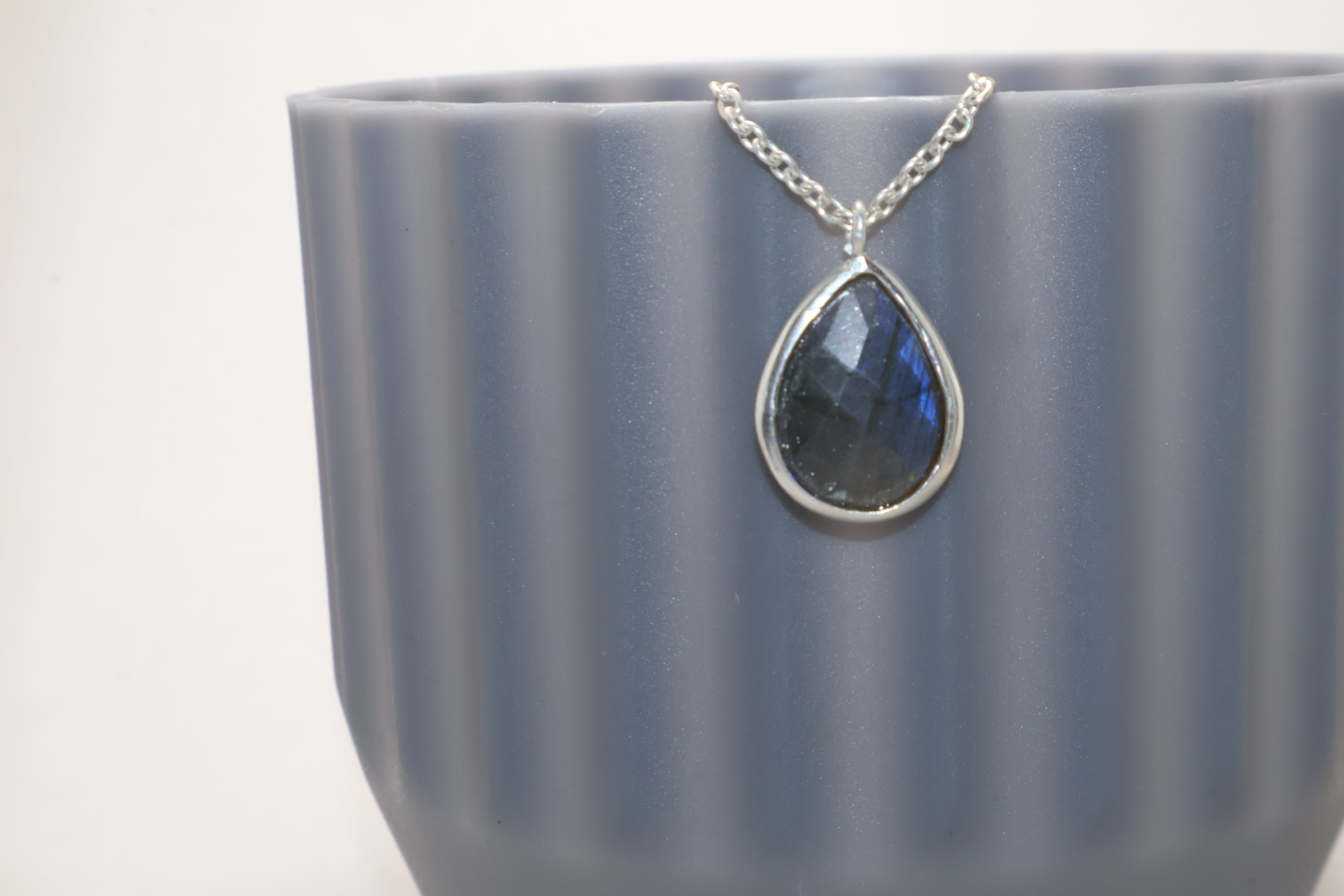 Geschliffene Labradorit-Halskette 925er Silber Halskette Tropfen Labradorit Anhänger Für Frauen Damenschmuck Geschenk Für Sie Natürlicher Blauer Labradorit