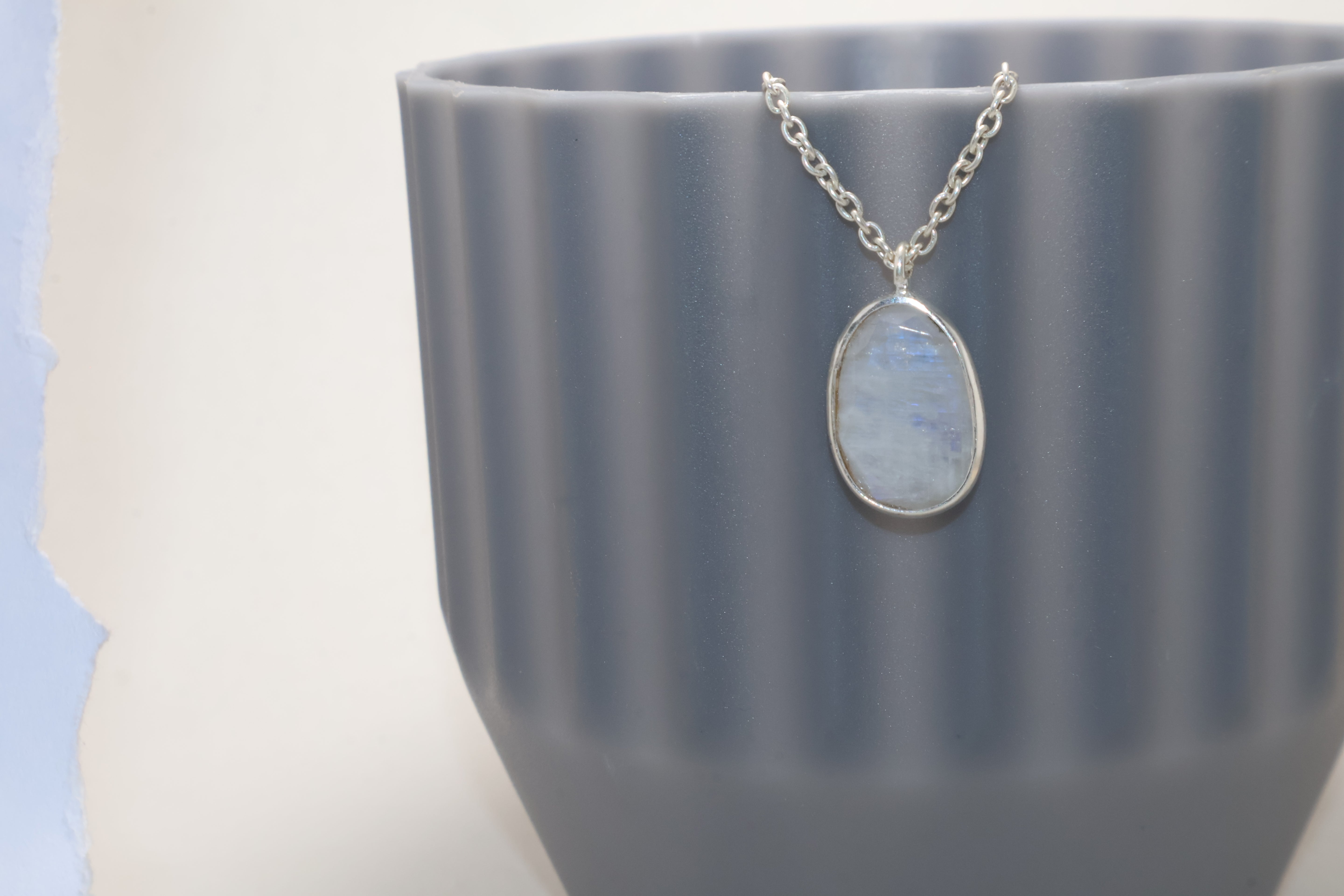 Geschliffene Mondstein Halskette 925 Silber Halskette Regenbogen Mondstein Anhänger für Frauen Damenschmuck Geschenk für Sie Natürlicher Blauer Mondstein