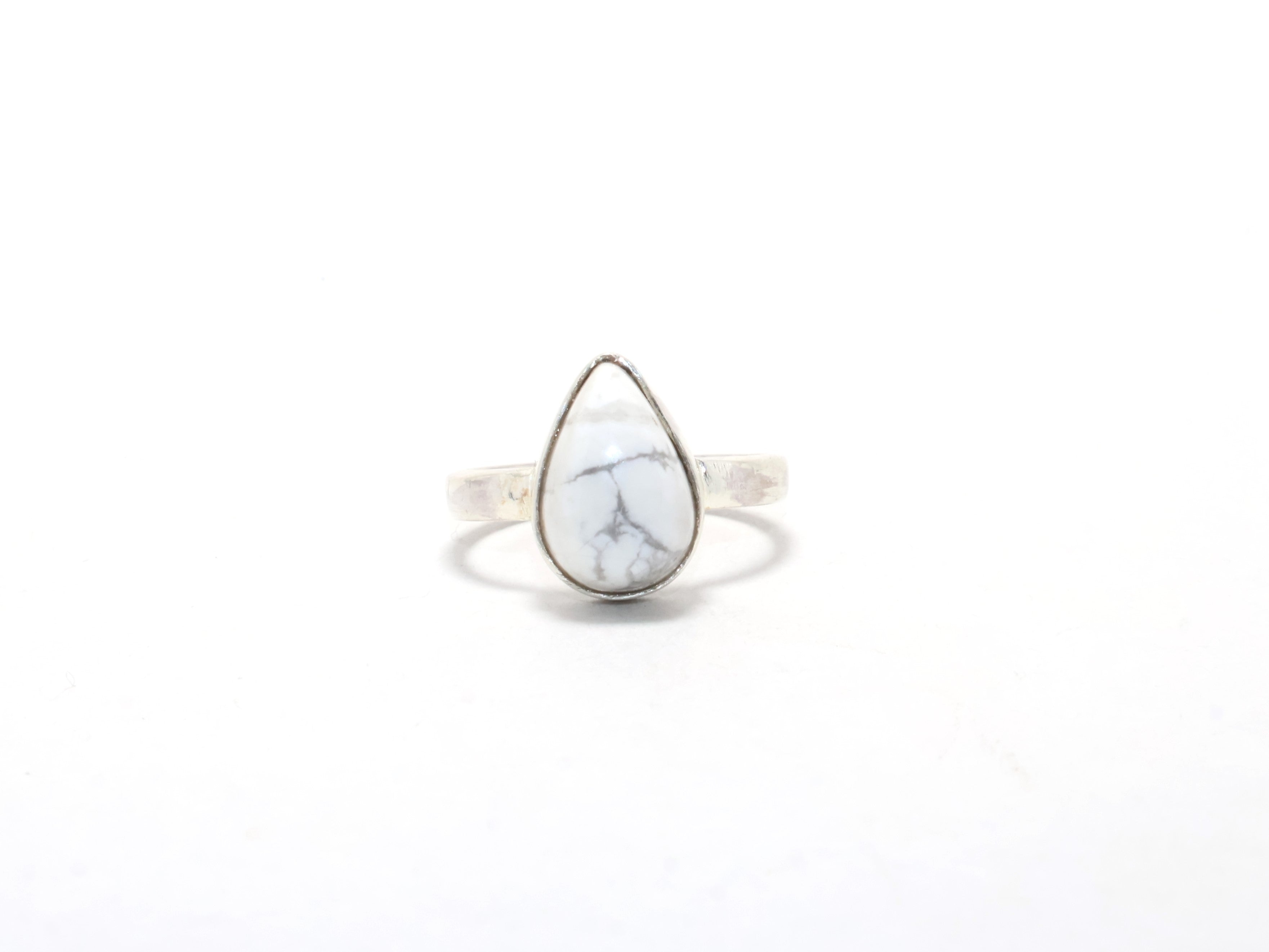 Weißer Howlith Ring 925 Sterling Silber Ring Geburtsstein Ring Versprechensring Edelsteinring Zierlicher Ring Damen Gypsy Ring