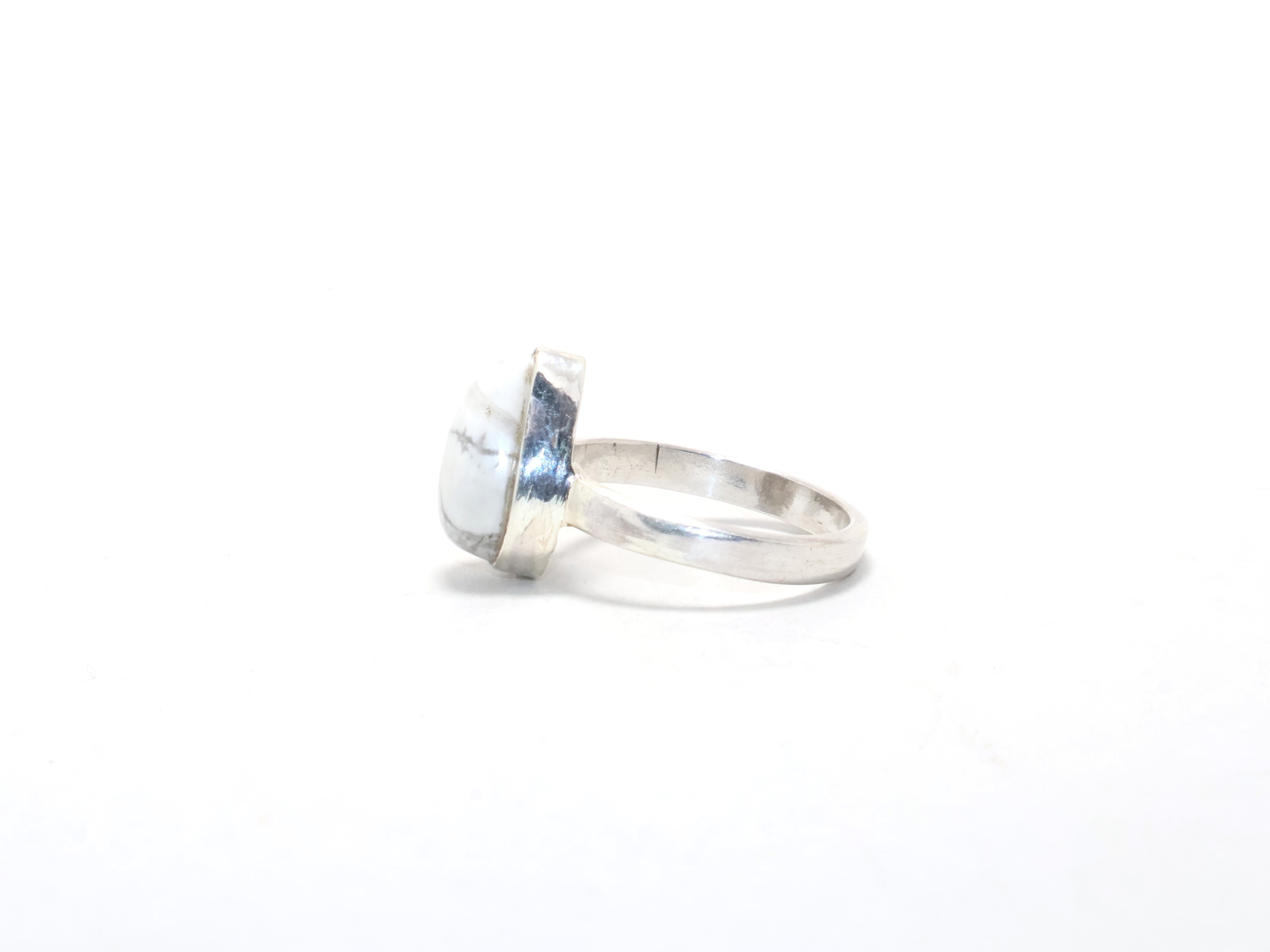 Weißer Howlith Ring 925 Sterling Silber Ring Geburtsstein Ring Versprechensring Edelsteinring Zierlicher Ring Damen Gypsy Ring