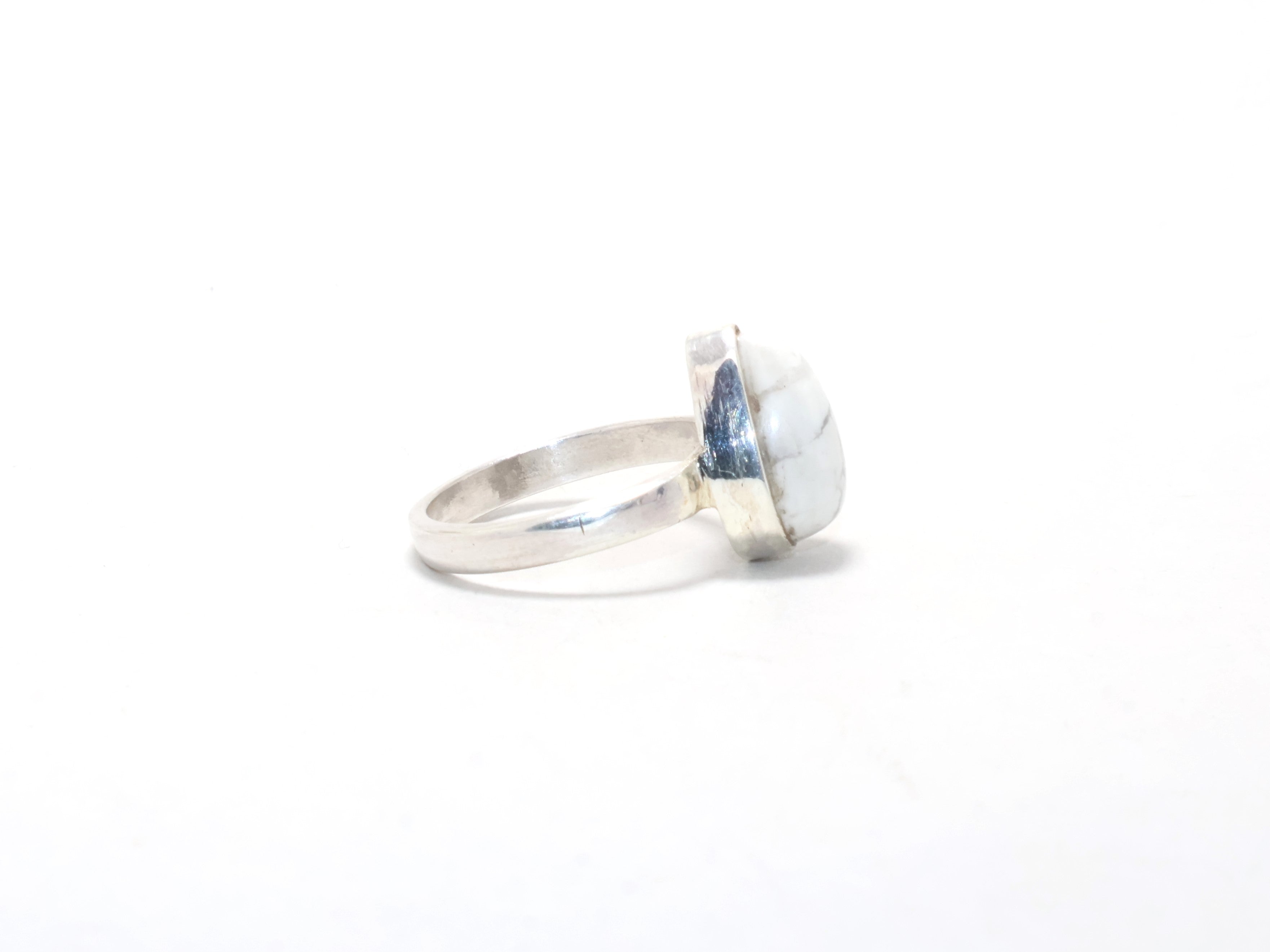Weißer Howlith Ring 925 Sterling Silber Ring Geburtsstein Ring Versprechensring Edelsteinring Zierlicher Ring Damen Gypsy Ring