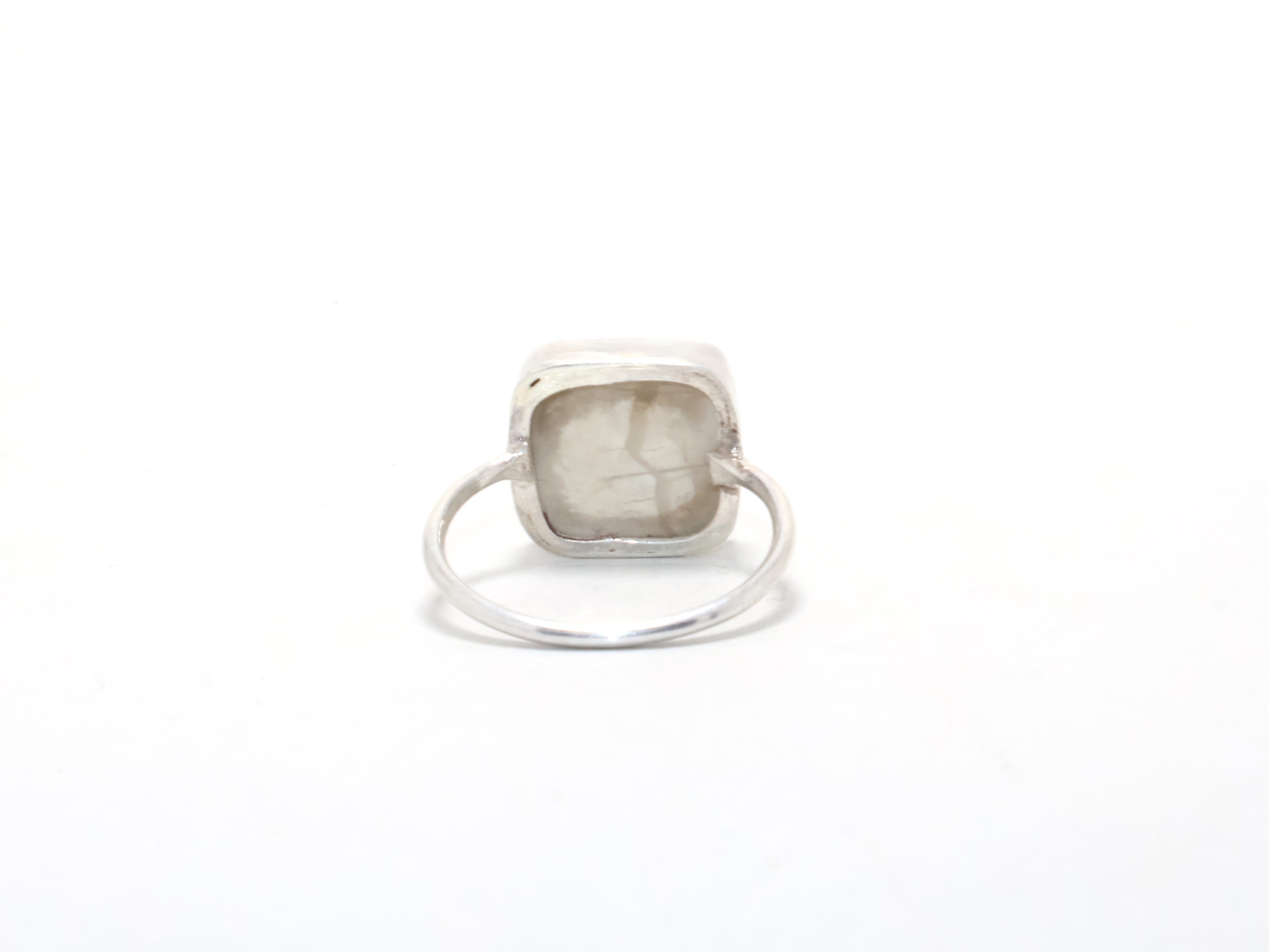 Natürlicher weißer Howlith-Ring Angst-Ring Zierlicher Ring Silber Designer Ring Geburtssteinring Versprechensring Boho-Ring
