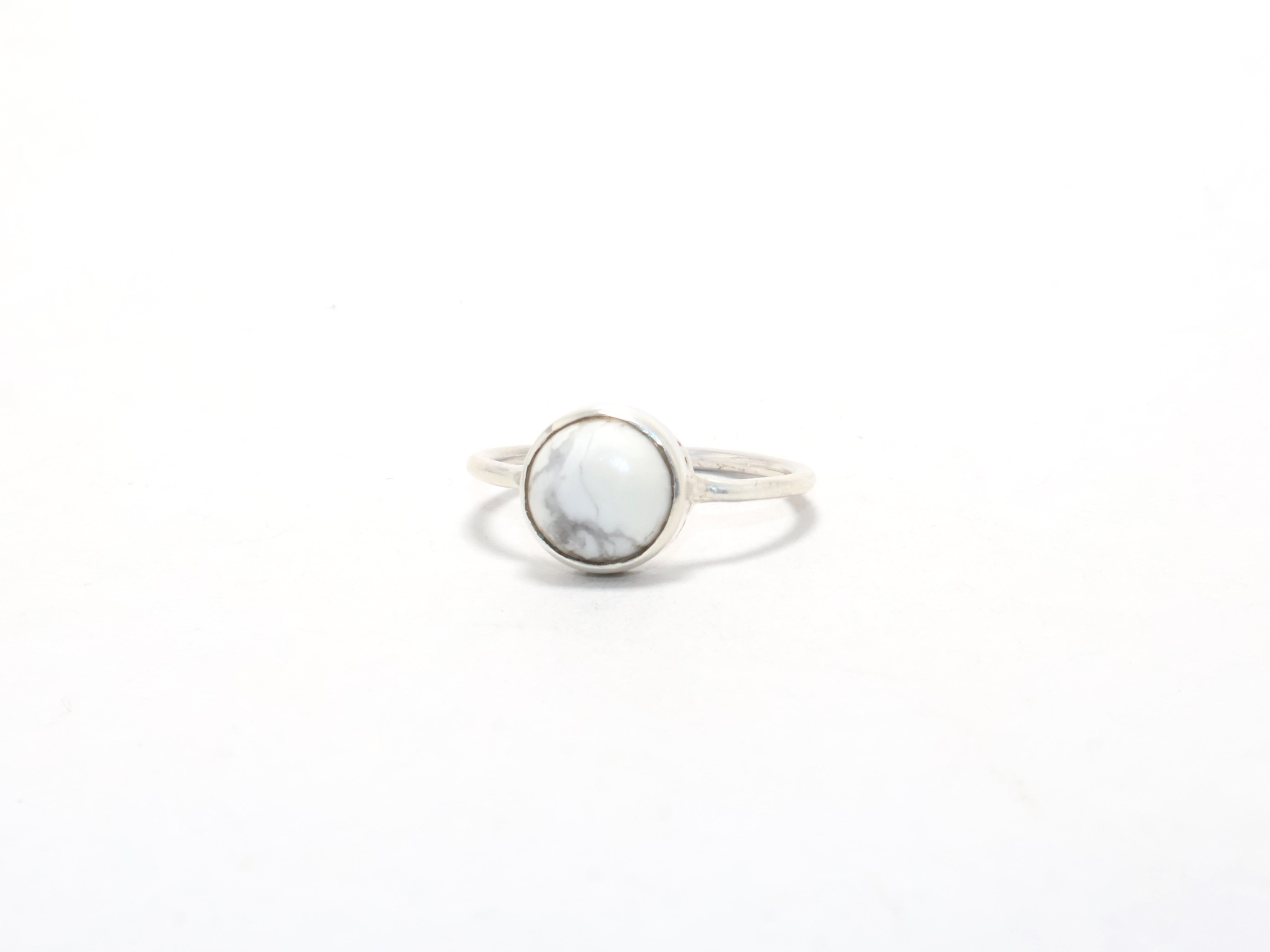 Natürlicher Howlith-Ring 925 Sterling Silber Ring Silber Designer Ring Geschenke für Großmutter Versprechensring Böhmischer Ring