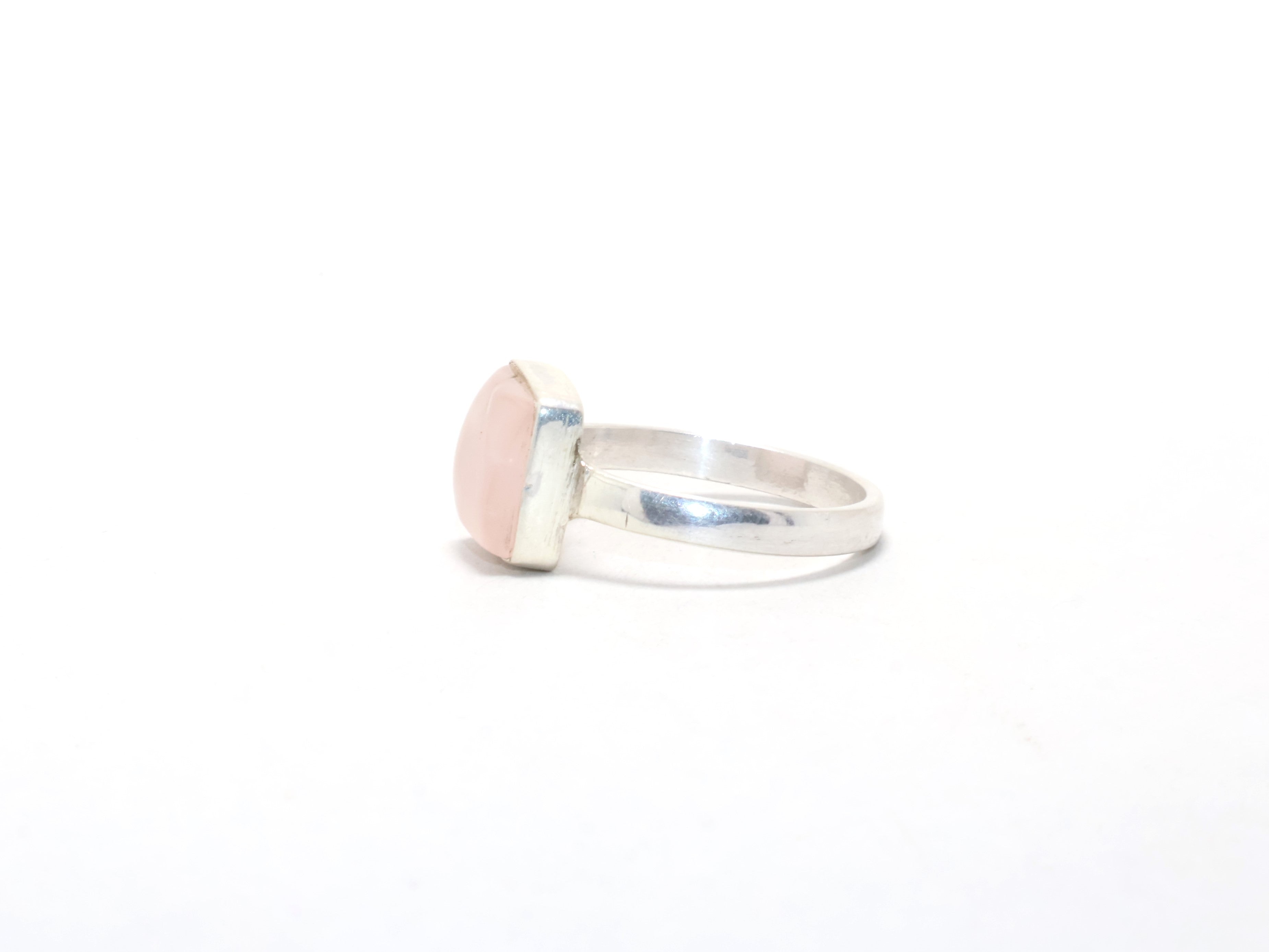Natürlicher Rosenquarz-Ring, zierlicher handgemachter Ring, Versprechensring, Geschenk für sie, Boho-Ring, handgemachter Schmuck