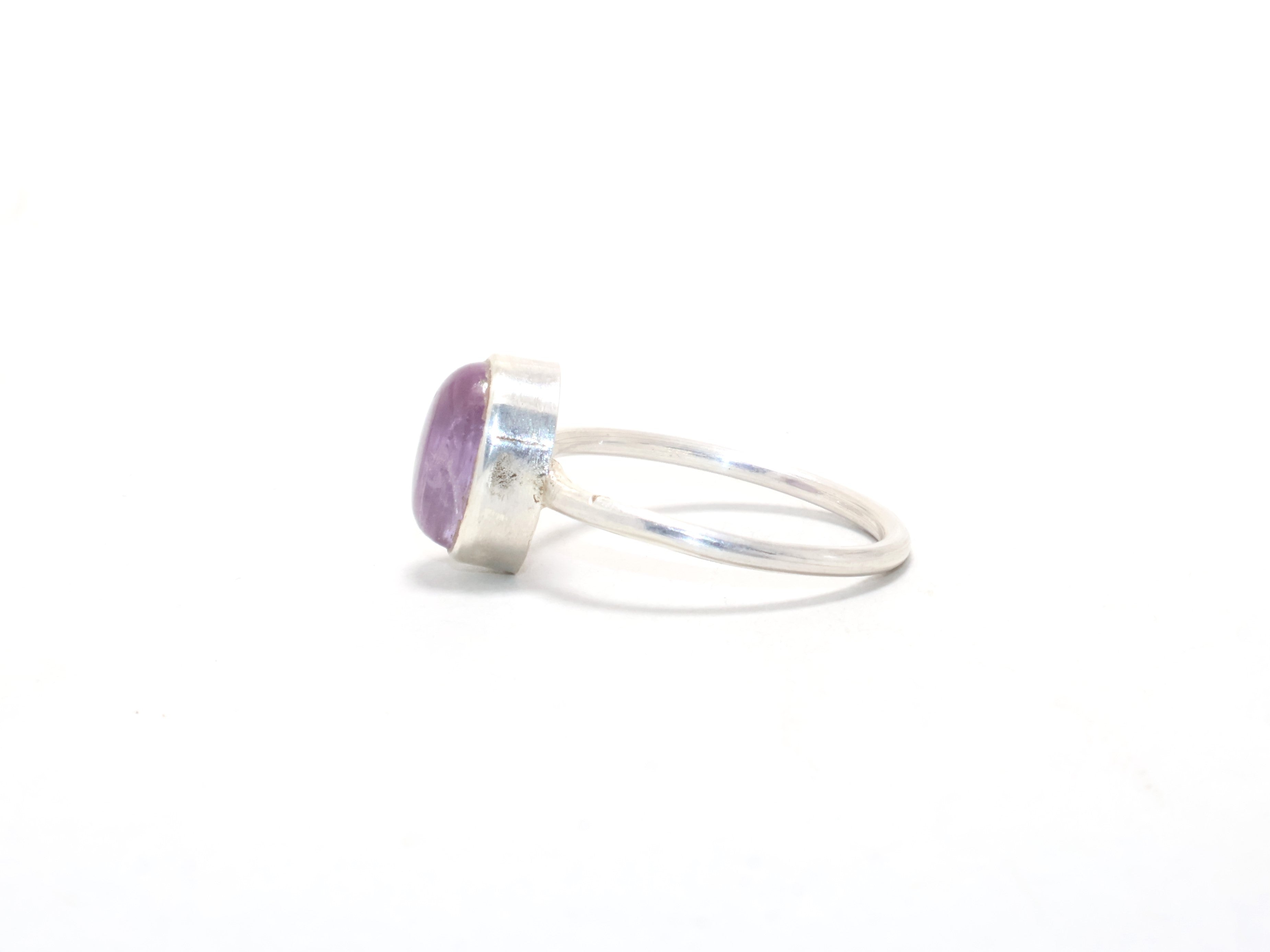 Natürlicher Amethystring Geburtsstein Februar Minimalistischer Ring Moderner Stil 925 Sterlingsilberring