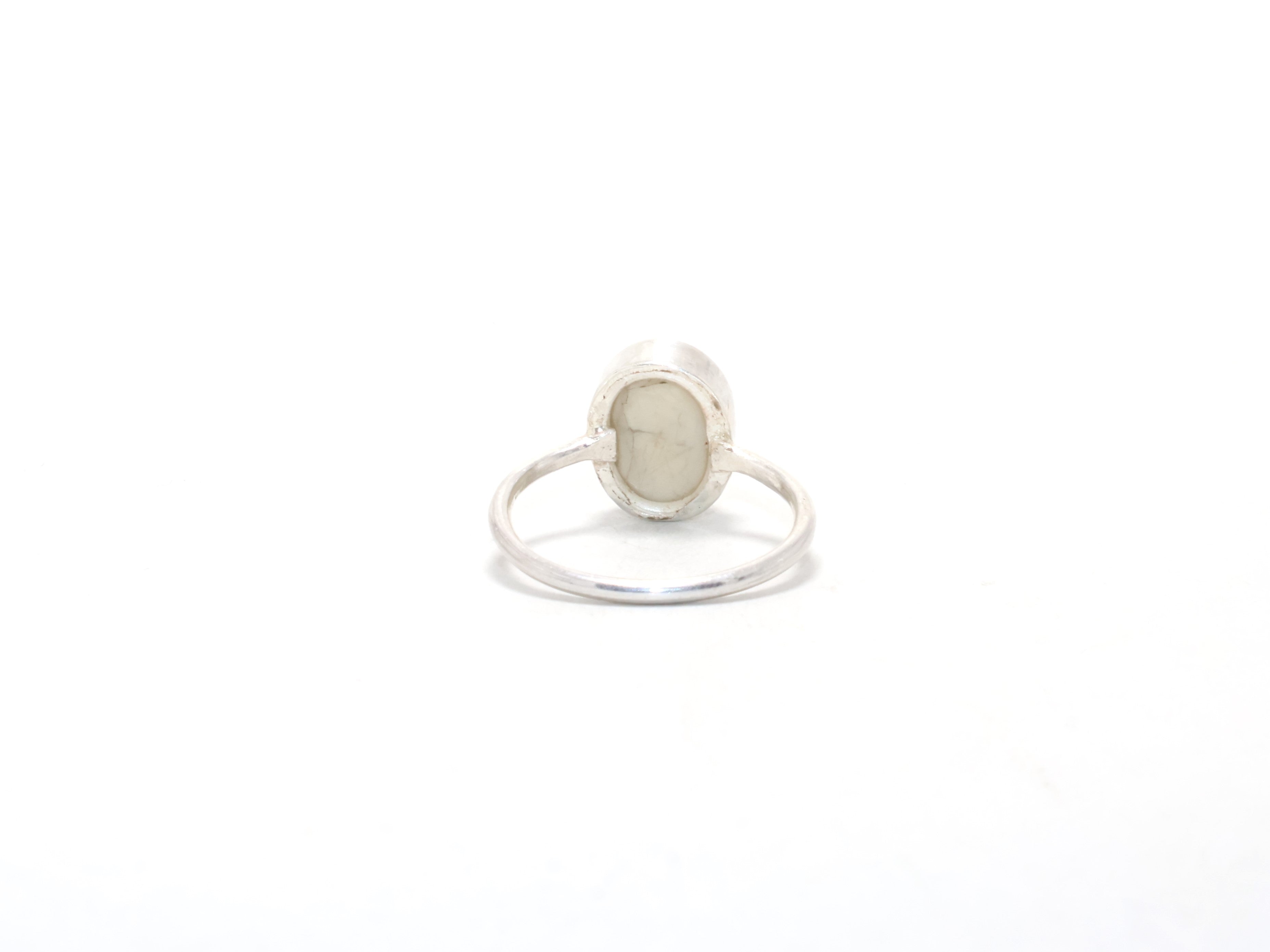 Weißer Howlith Ring Minimalistischer Ring Handgemachter Ring Edelstein Ring Böhmischer Designer Ring Geschenk Für Sie