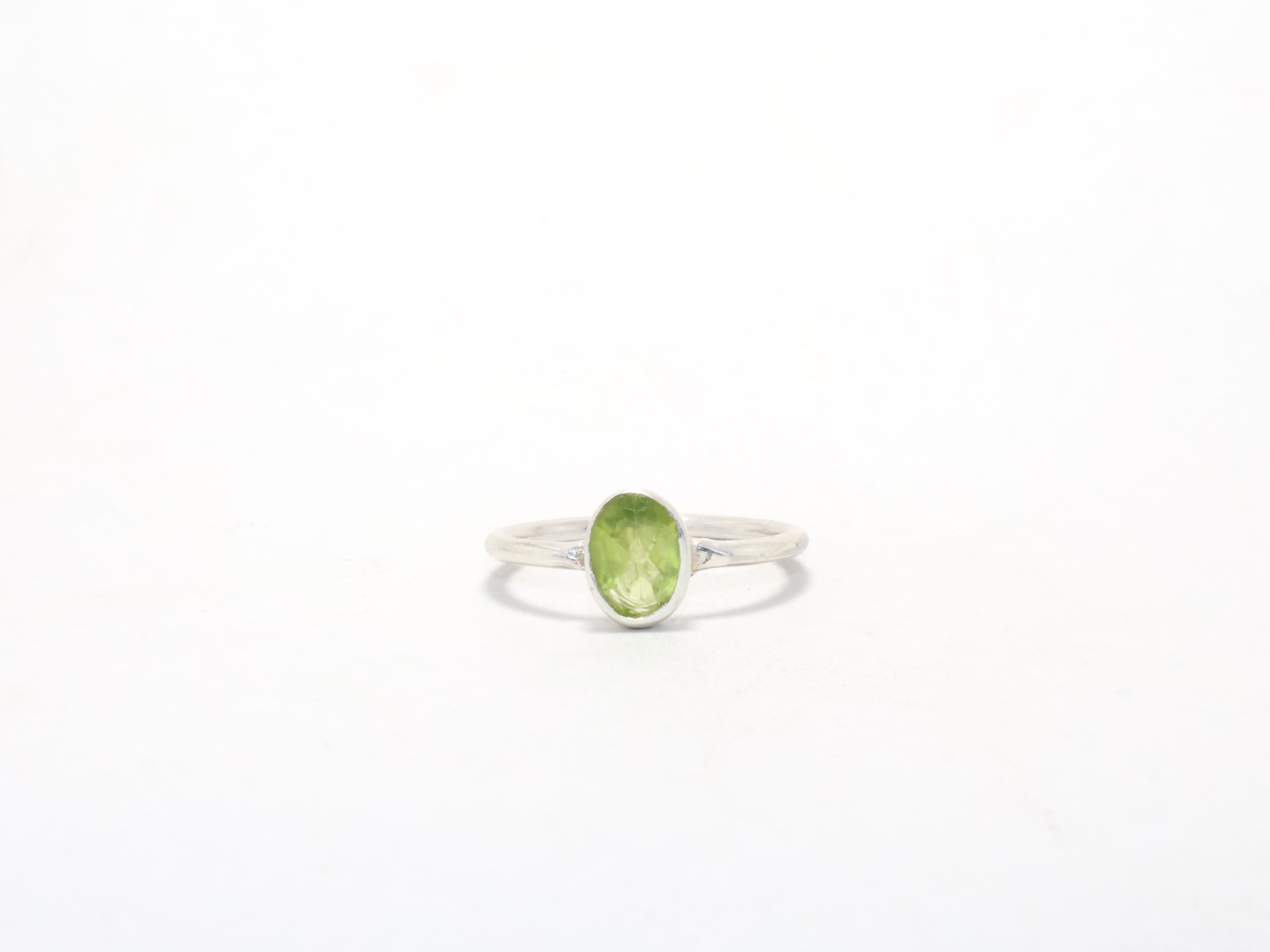 Natürlicher Peridot-Ring August Geburtsstein Edelsteinring Zierlicher Versprechensring Designerring Stapelring