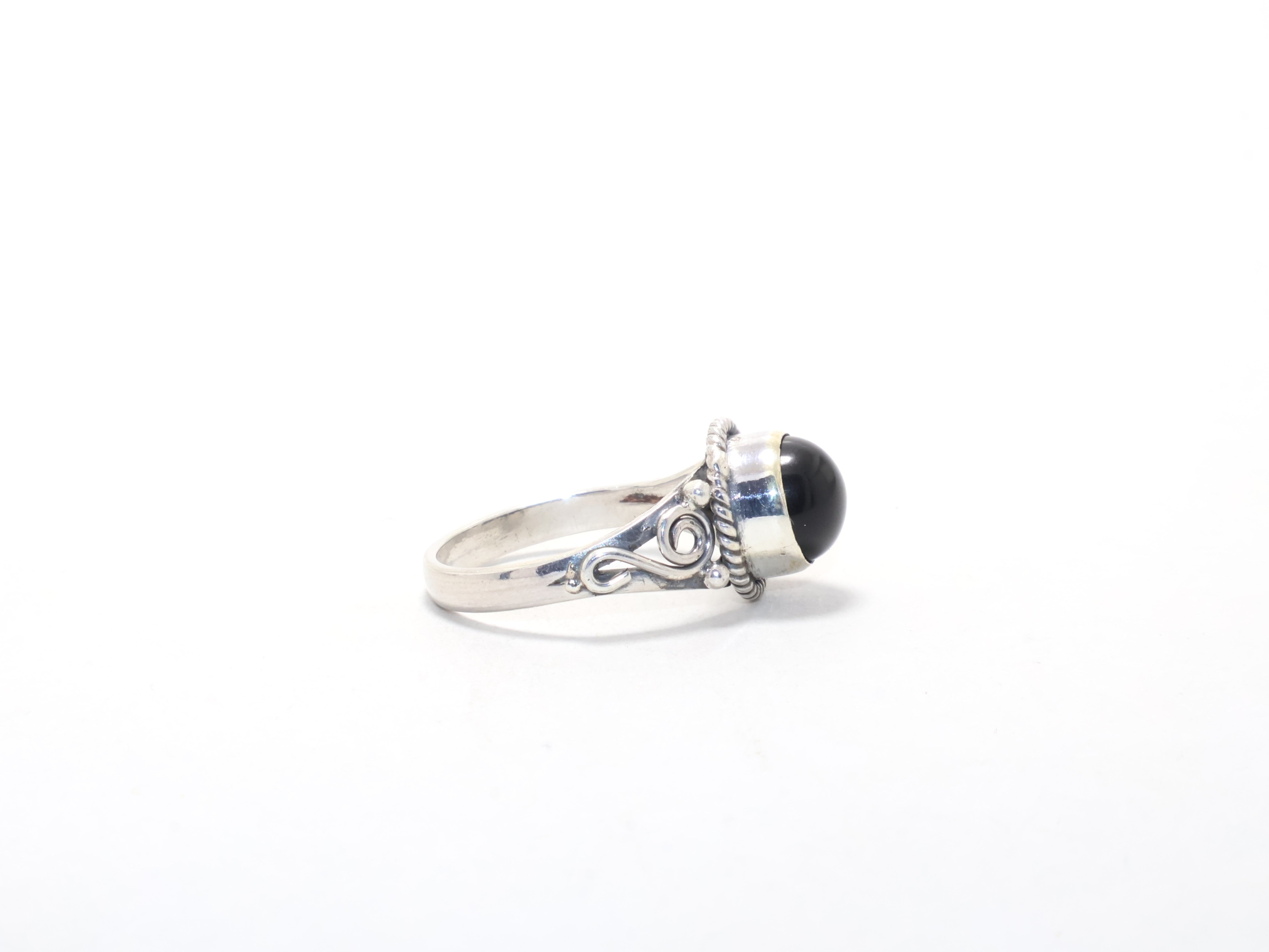 Natürlicher schwarzer Onyx-Ring Geschenkidee Cocktail-Ring im Boho-Stil Edelsteinring Einzigartiges Geschenk für sie Alltagsring 925 Sterling Silber