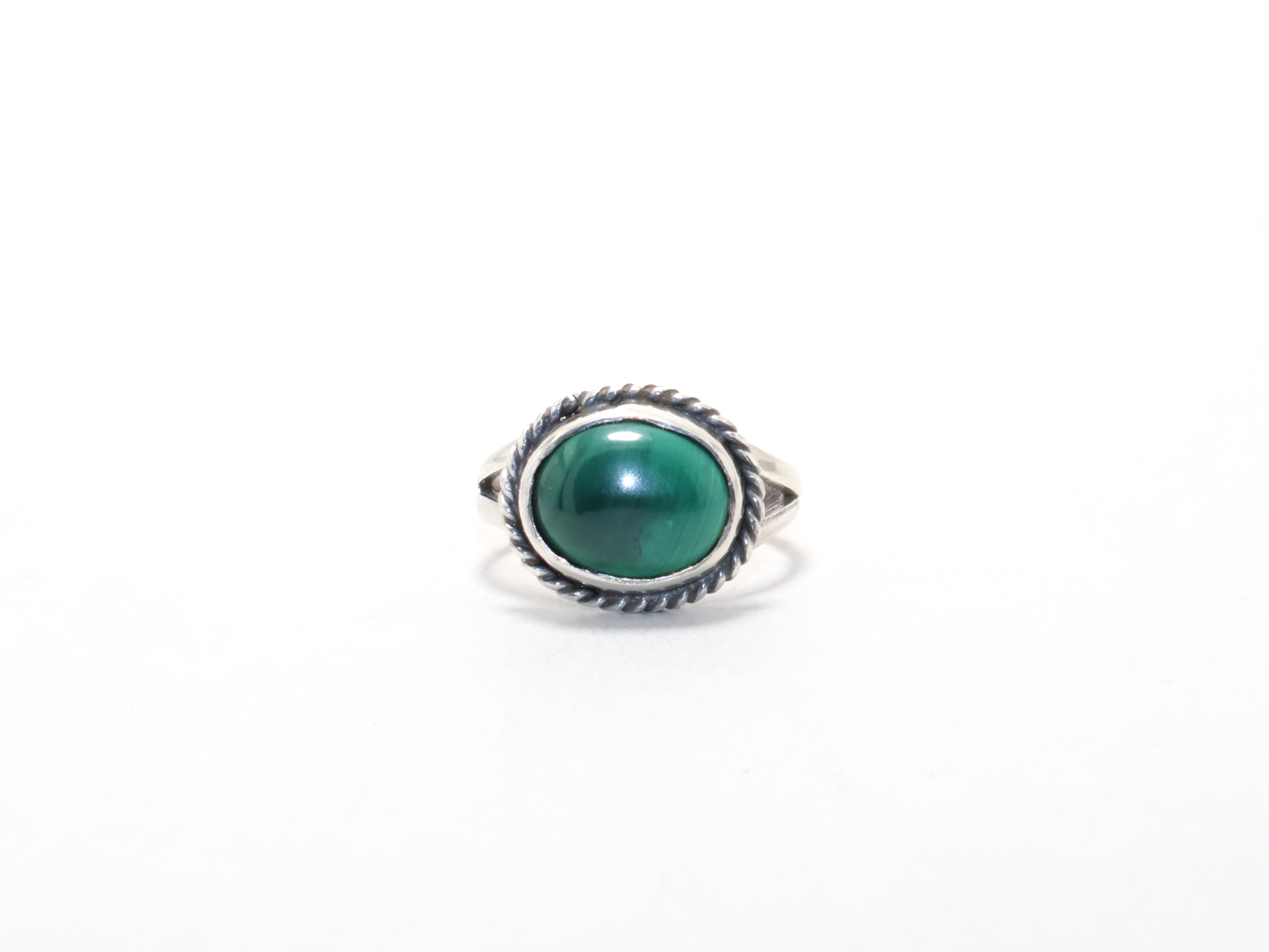 Runder Malachit Ring Geburtssteinring Grüner Edelstein Verlobungsring Stapelring Geschenkidee Minimalistischer Ring