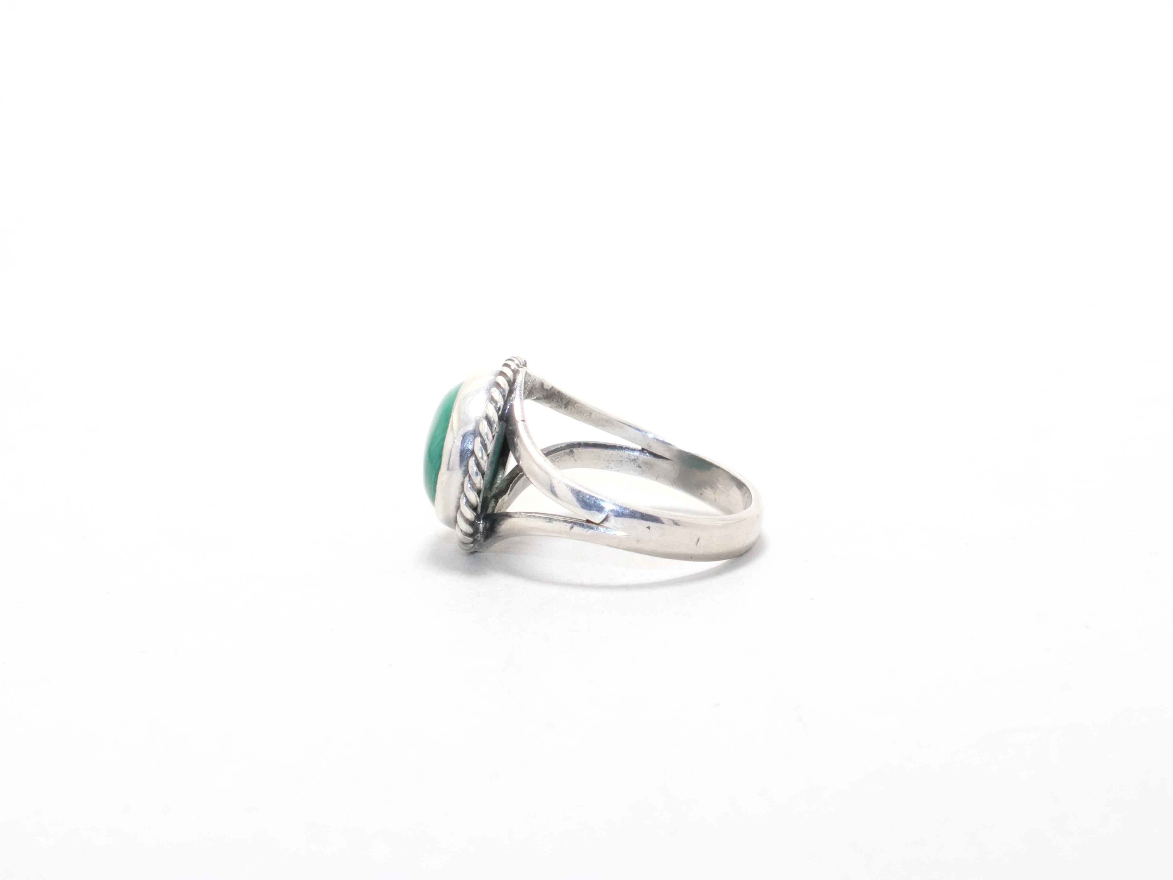 Runder Malachit Ring Geburtssteinring Grüner Edelstein Verlobungsring Stapelring Geschenkidee Minimalistischer Ring