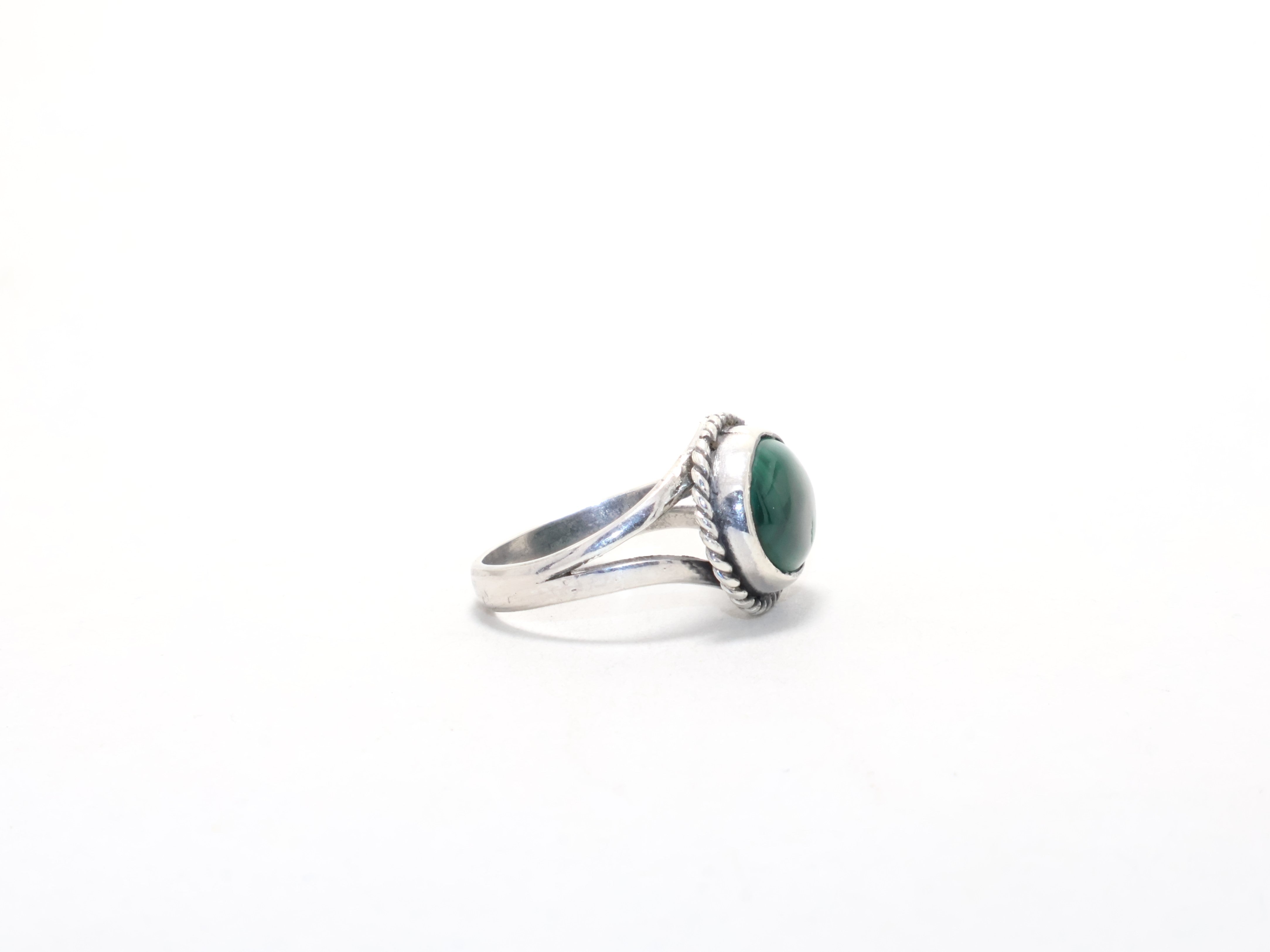 Runder Malachit Ring Geburtssteinring Grüner Edelstein Verlobungsring Stapelring Geschenkidee Minimalistischer Ring