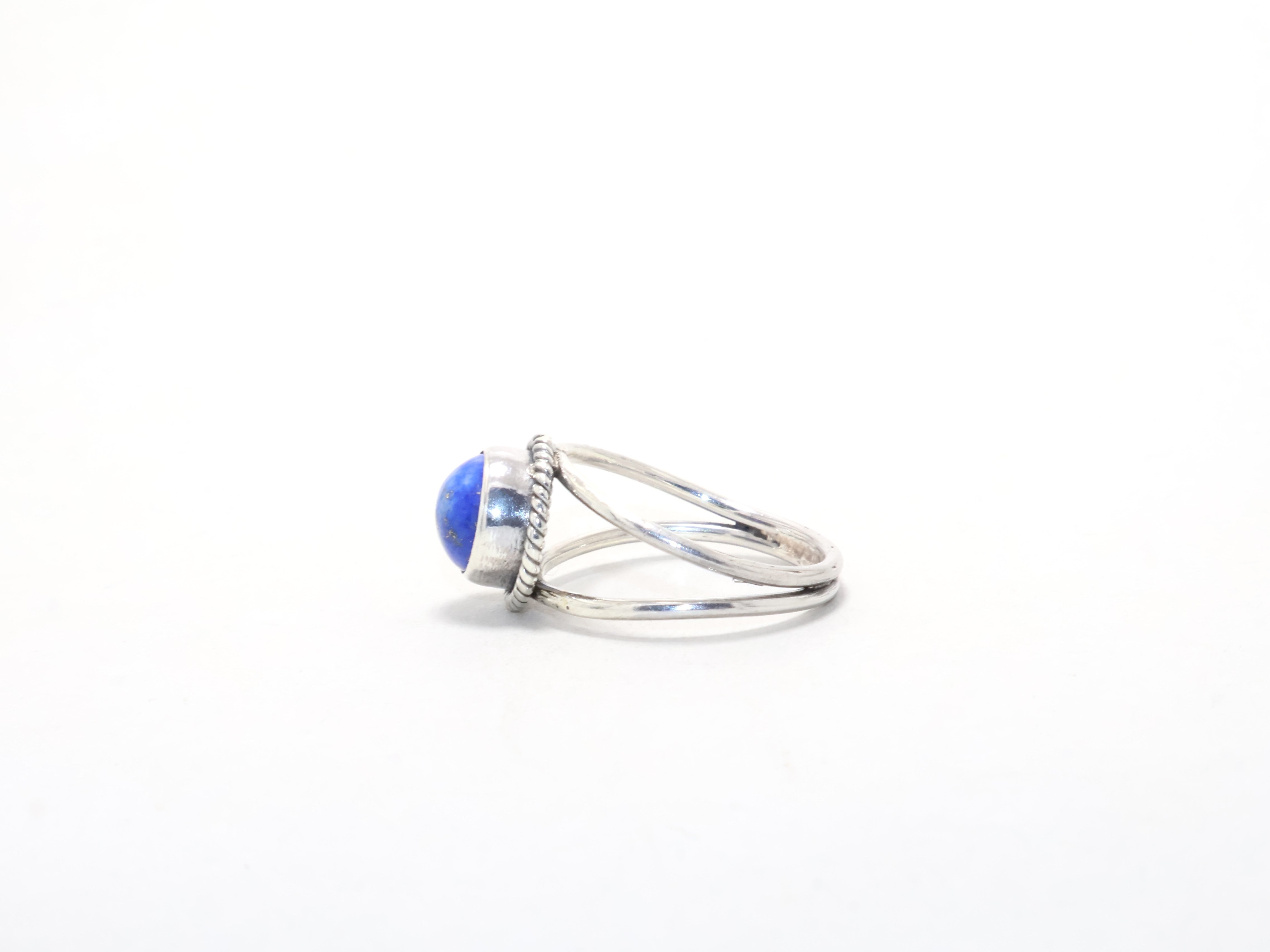 Runder Lapislazuli Cocktailring Versprechensring Zierlicher handgemachter Böhmischer Ring Edelsteinring