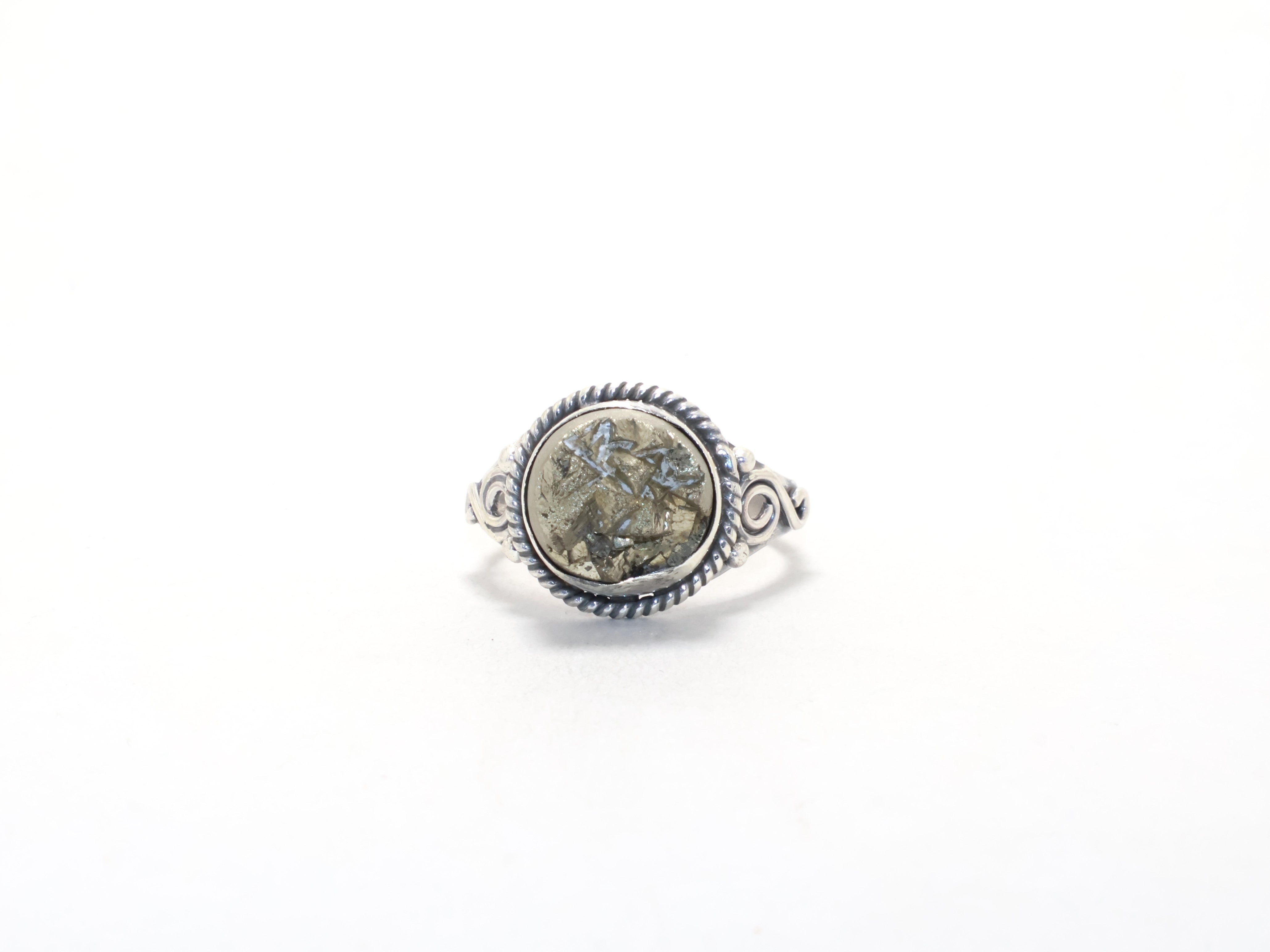Designer roher Pyrit Ring Juli Geburtsstein Ring Cocktailring Minimalistischer Ring Stapelring 925 Sterling Silber