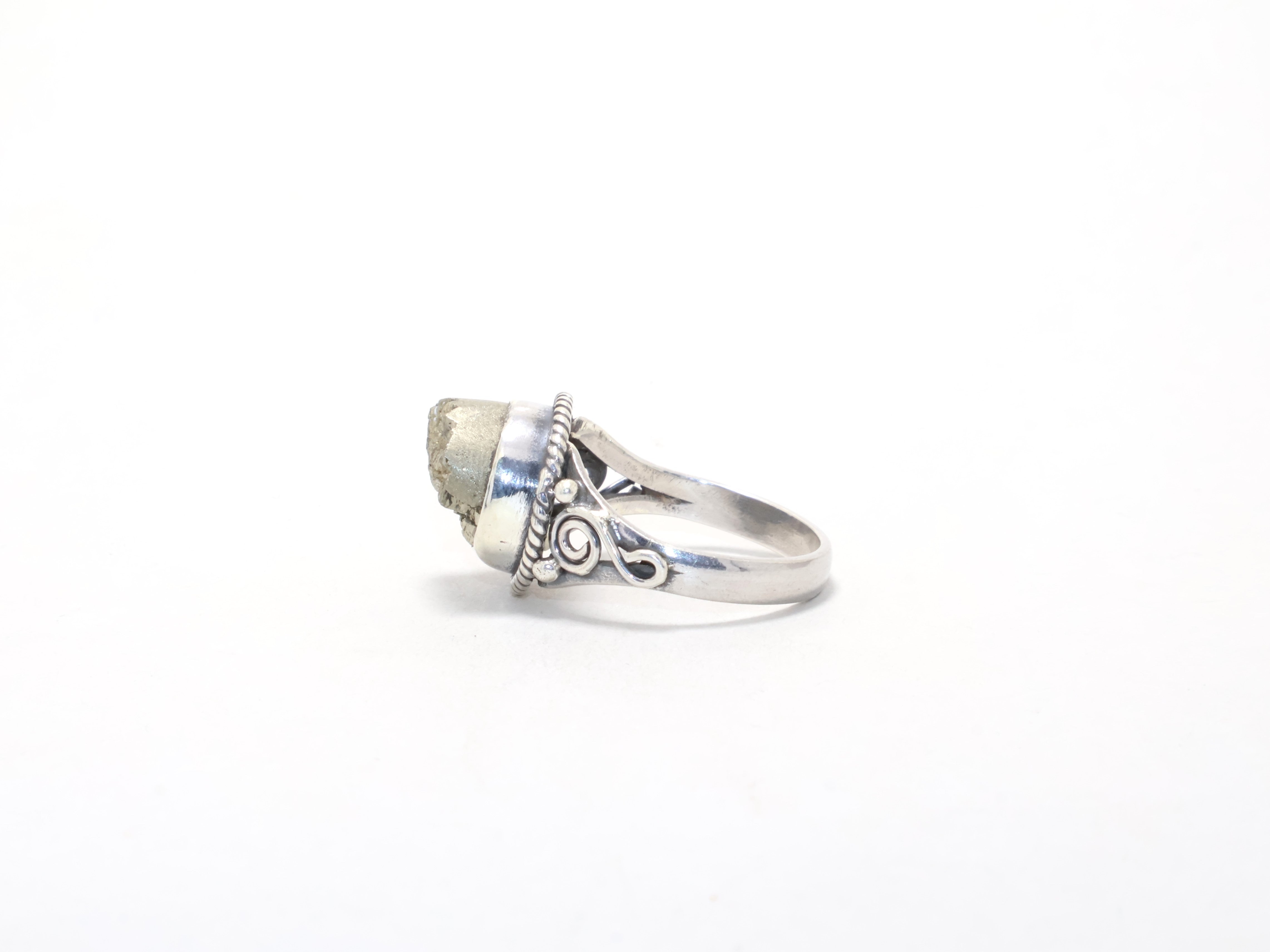 Designer roher Pyrit Ring Juli Geburtsstein Ring Cocktailring Minimalistischer Ring Stapelring 925 Sterling Silber