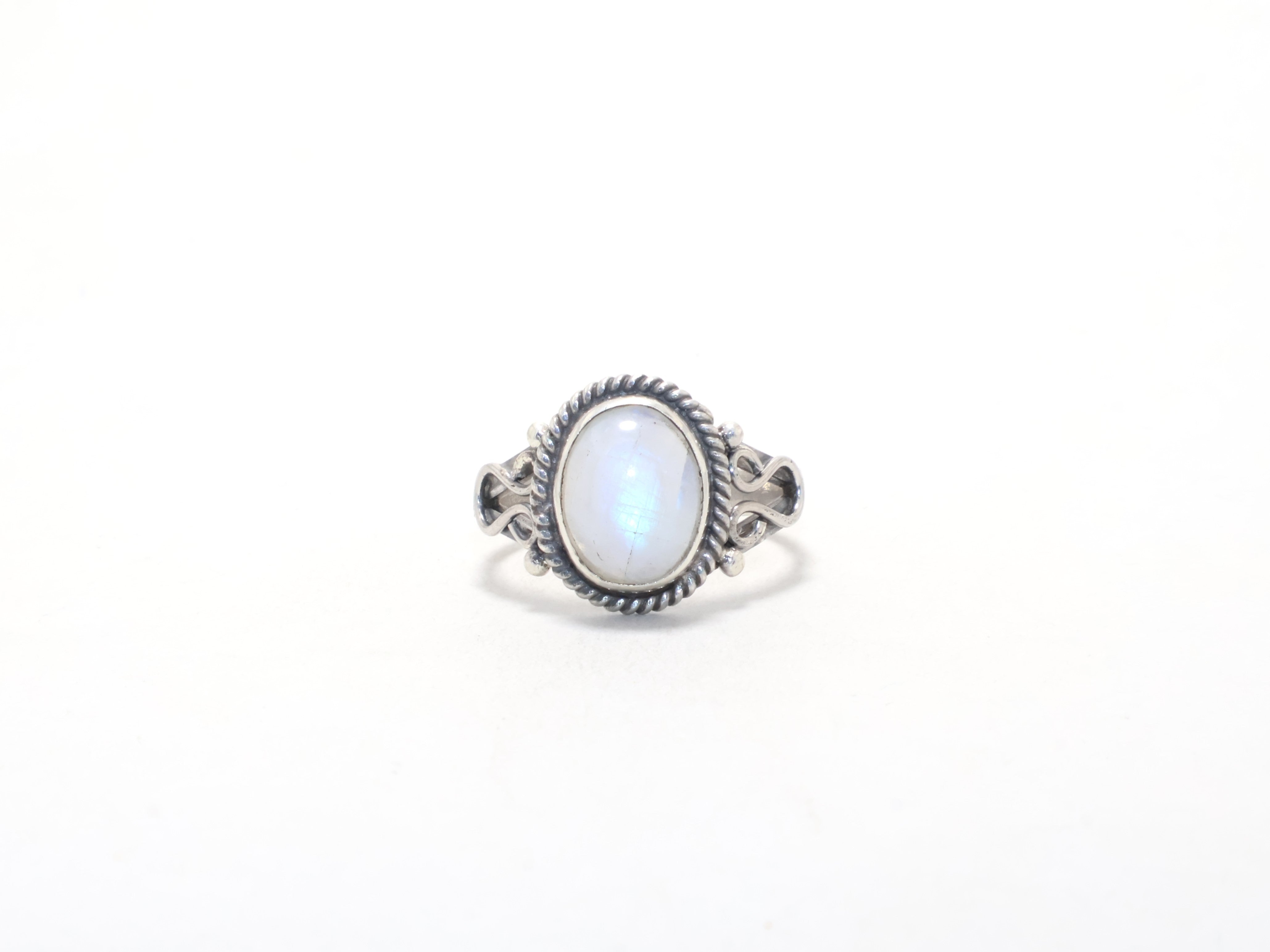 Ovale Regenbogen-Mondstein-Ring Juni Geburtsstein 925 Sterling Silber Handgemachter Stapelring Minimalistischer Ring