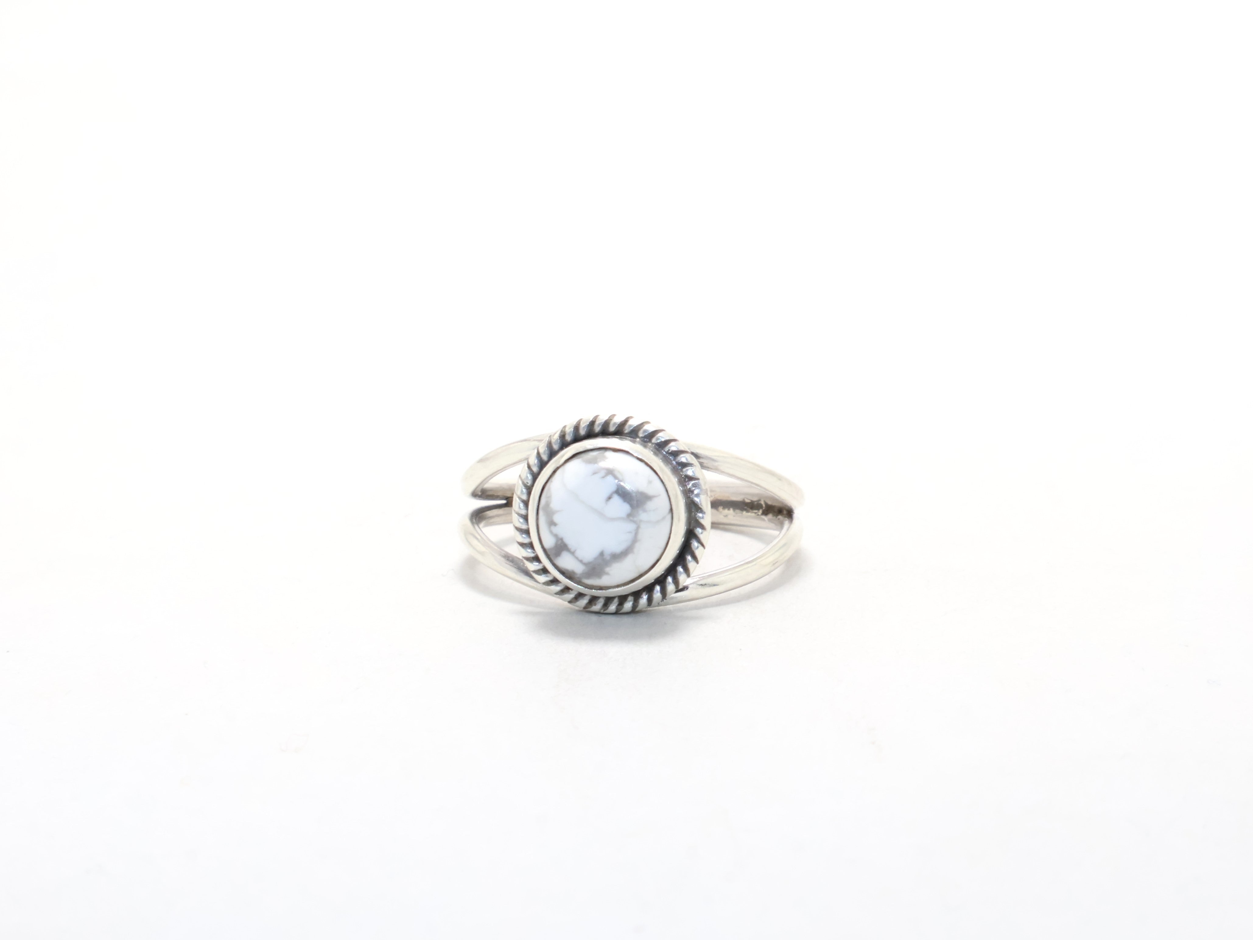 Weißer Howlith Edelsteinring 925 Silberring Designer Minimalistischer Ring 925 Sterling Silber Bohemian Ring Verlobungsring Handgemacht
