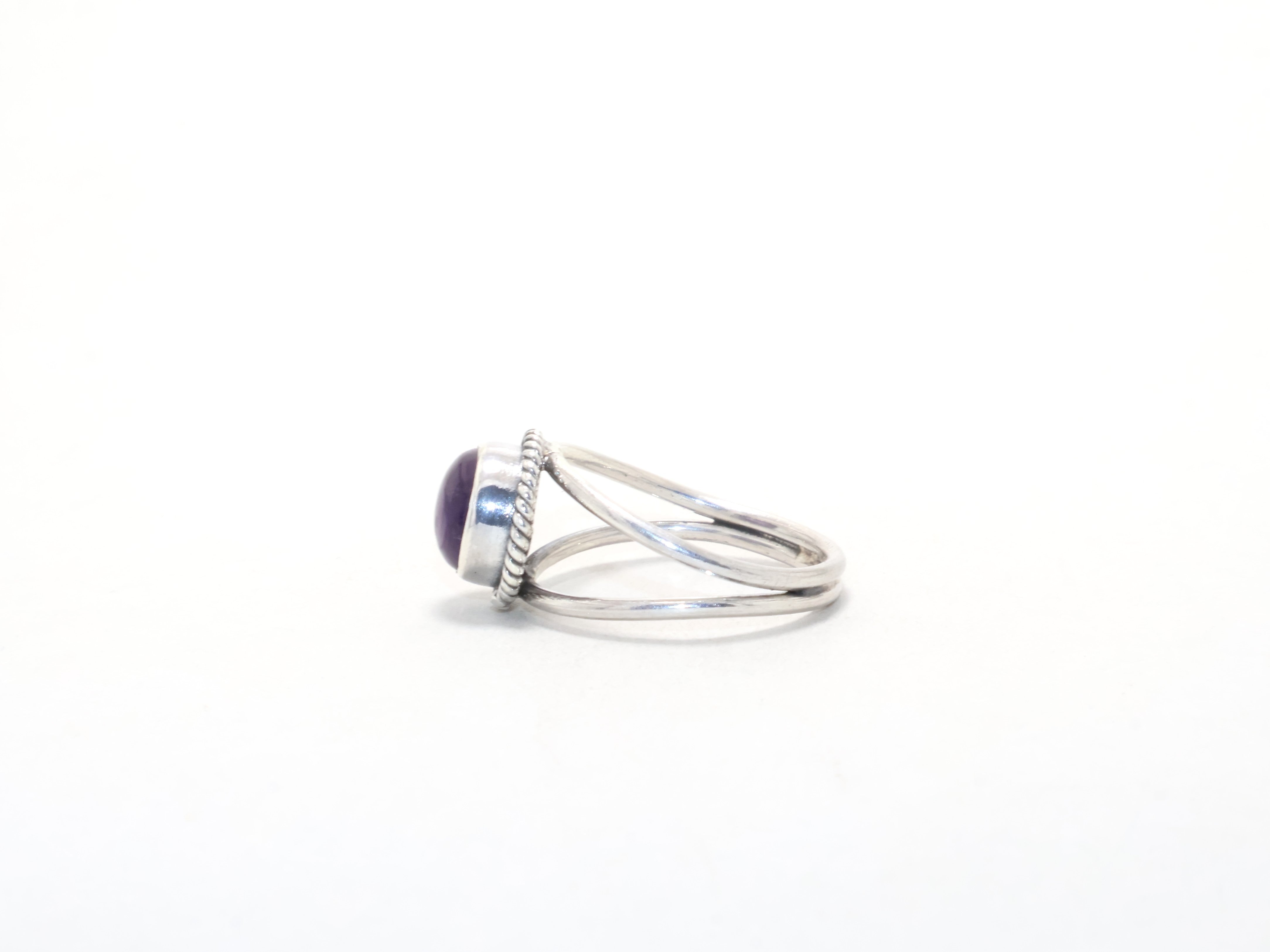 Lila Amethyst Edelsteinring Februar Geburtsstein Minimalistischer Ring Cocktailring Verlobungsring