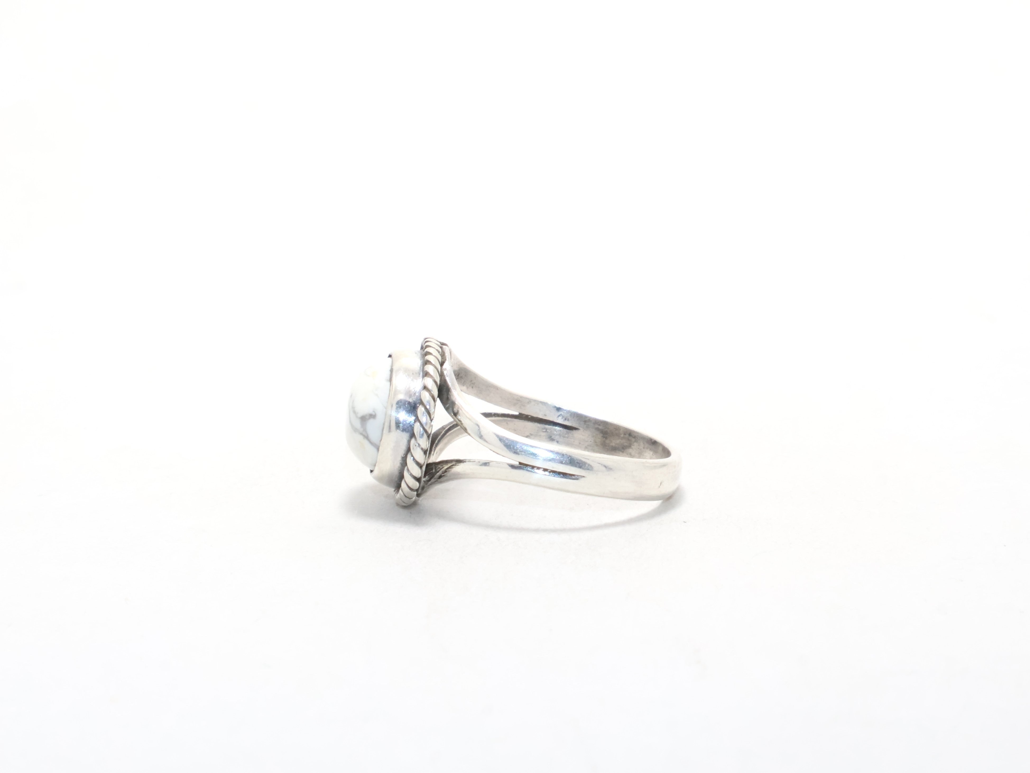 Weißer Howlith Edelstein Ring Verlobungsring 925 Sterling Silber Handgemachter Ring Böhmischer Designer Ring
