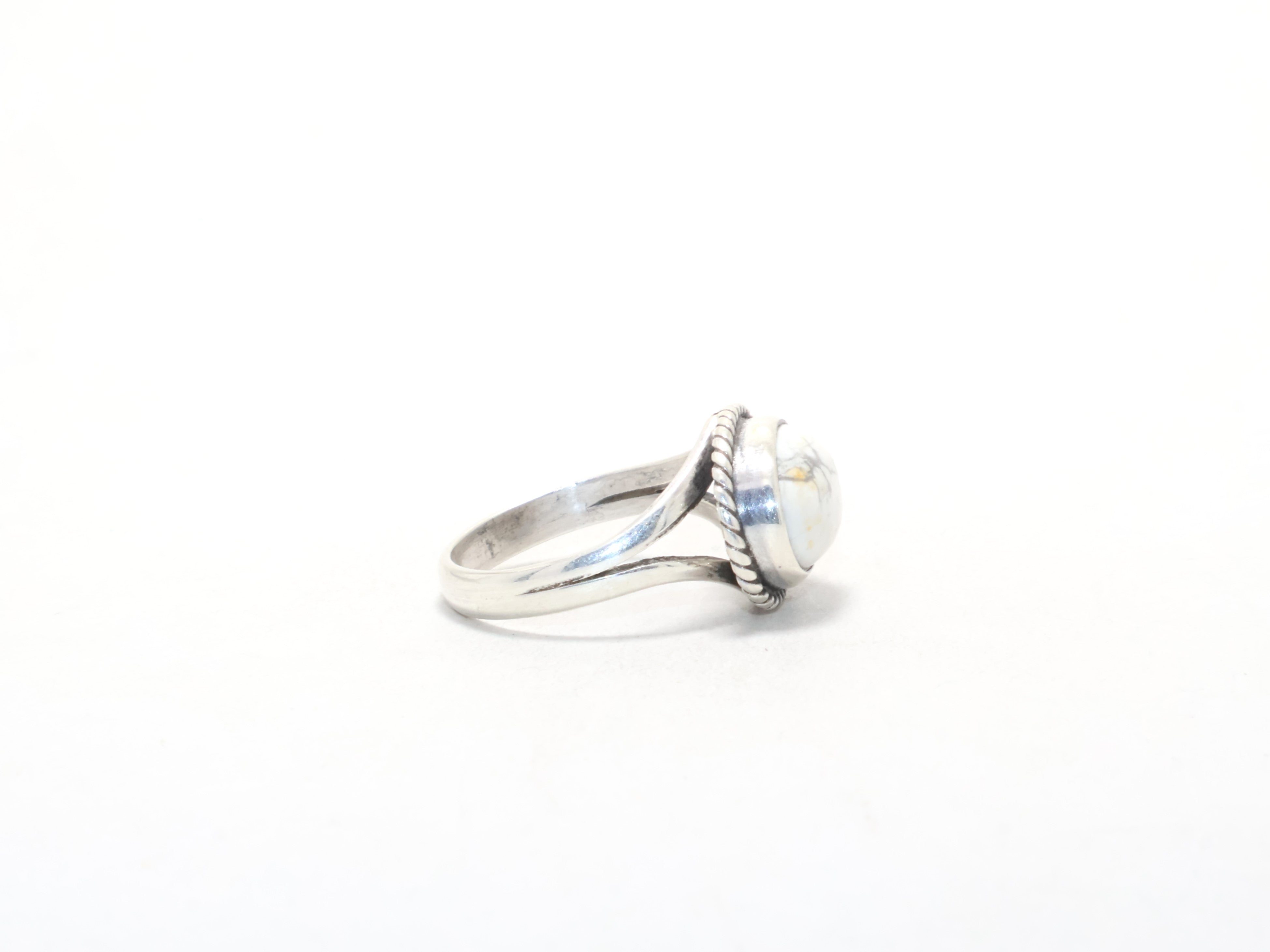 Weißer Howlith Edelstein Ring Verlobungsring 925 Sterling Silber Handgemachter Ring Böhmischer Designer Ring