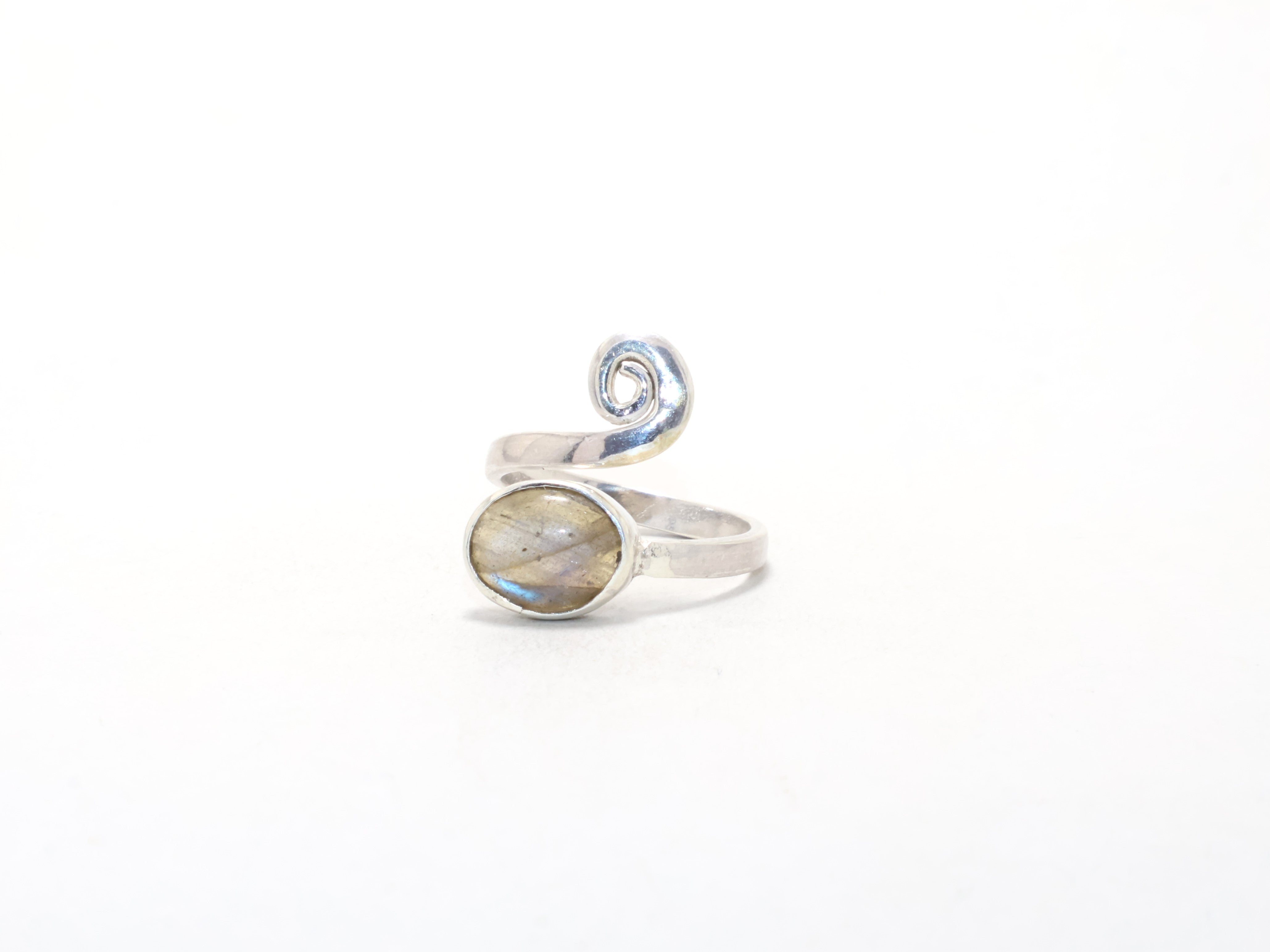 Blauer Feuer Labradorit Edelsteinring 925 Sterling Silber Minimalistischer Ring Handgefertigter Alltagsring Versprechensring Zarter Ring