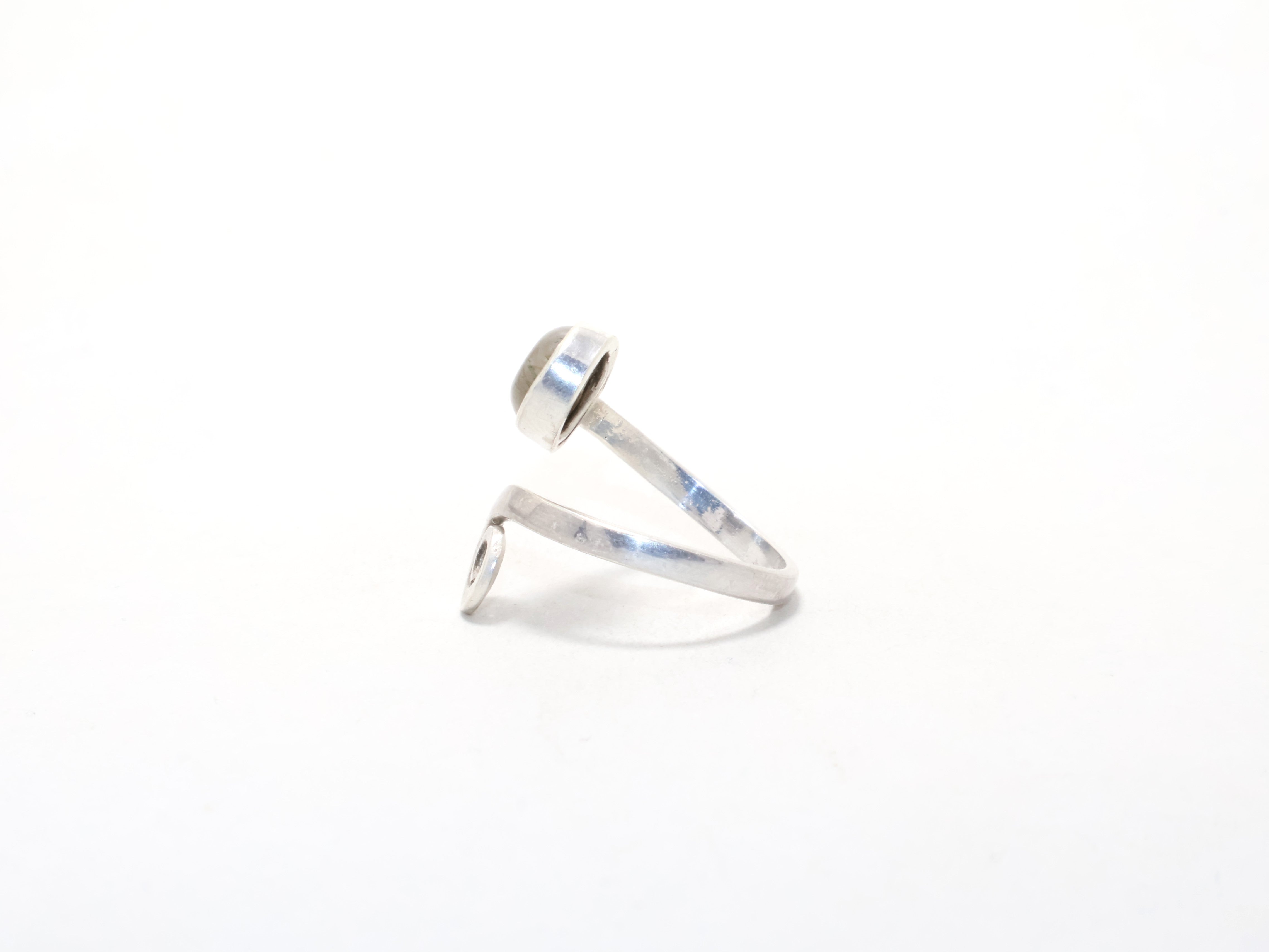 Schwarzer Rutil Edelstein Ring Cocktailring Designer Ring Handgemachter Freundschaftsring Geburtssteinring Böhmischer Ring