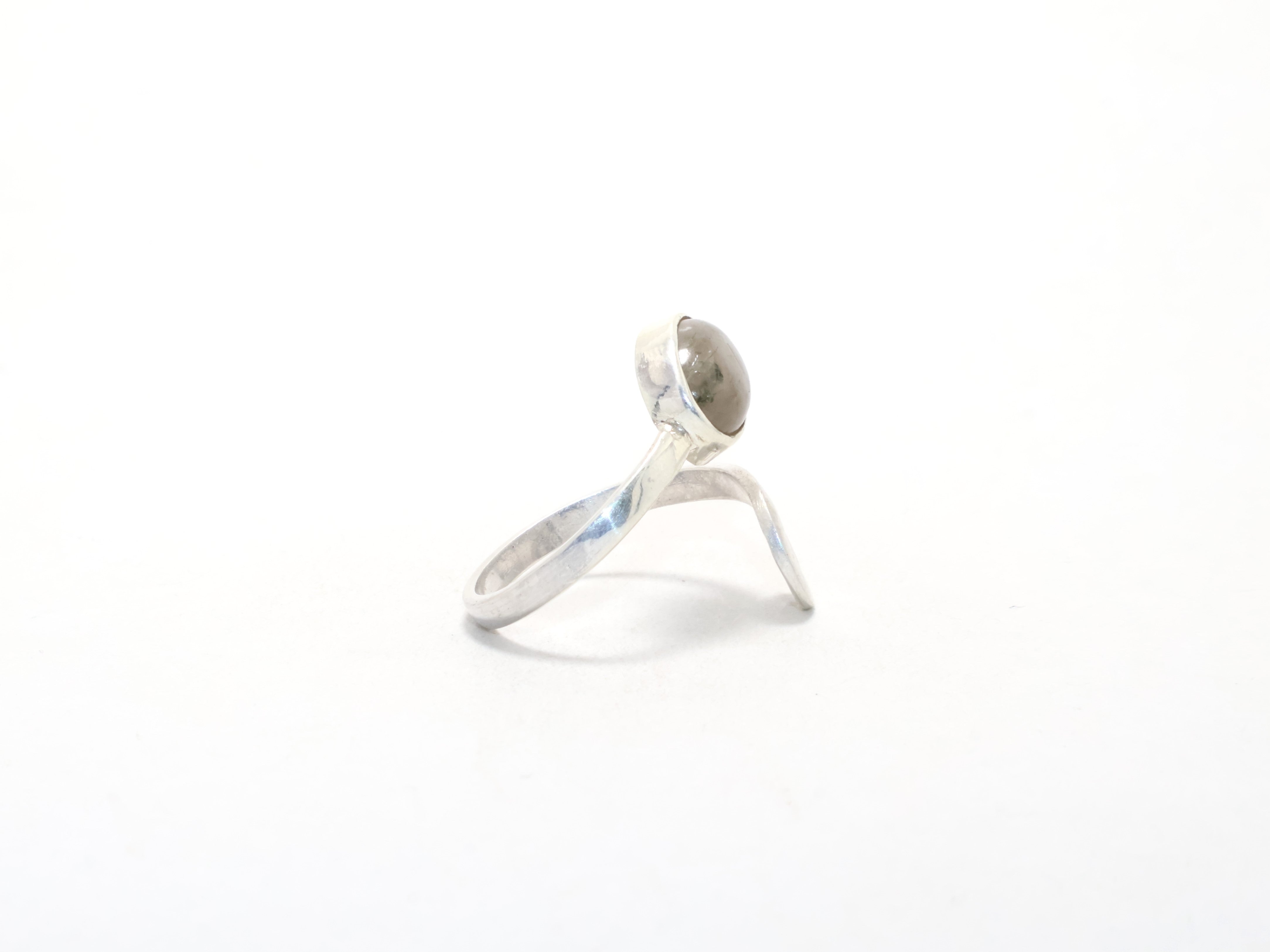 Schwarzer Rutil Edelstein Ring Cocktailring Designer Ring Handgemachter Freundschaftsring Geburtssteinring Böhmischer Ring