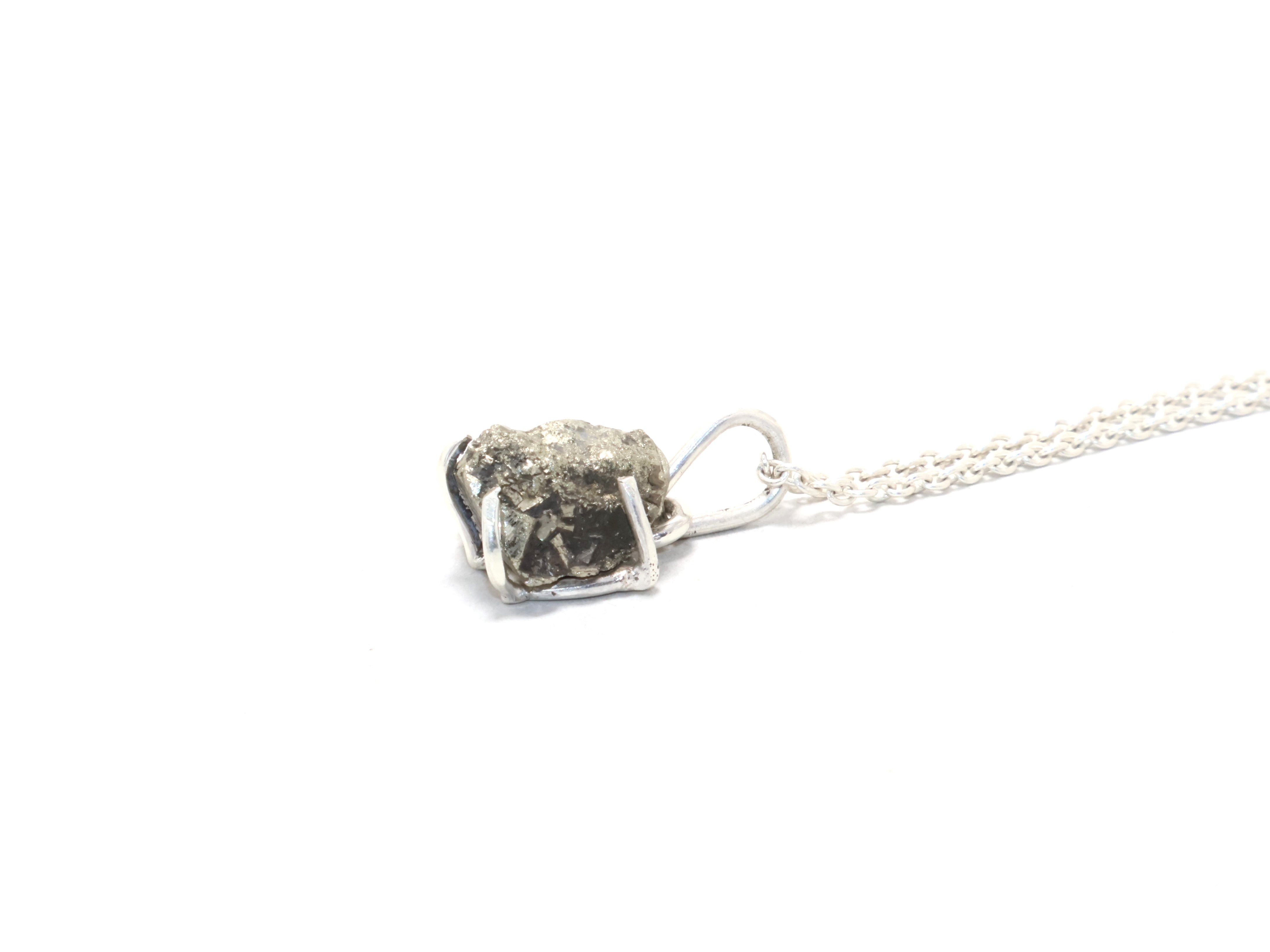 Halskette aus natürlichem Rohpyrit, Edelsteinkette, handgefertigter Schmuck, Geschenk für sie, Weihnachtsgeschenk, 925er Sterlingsilber, Geburtssteinkette