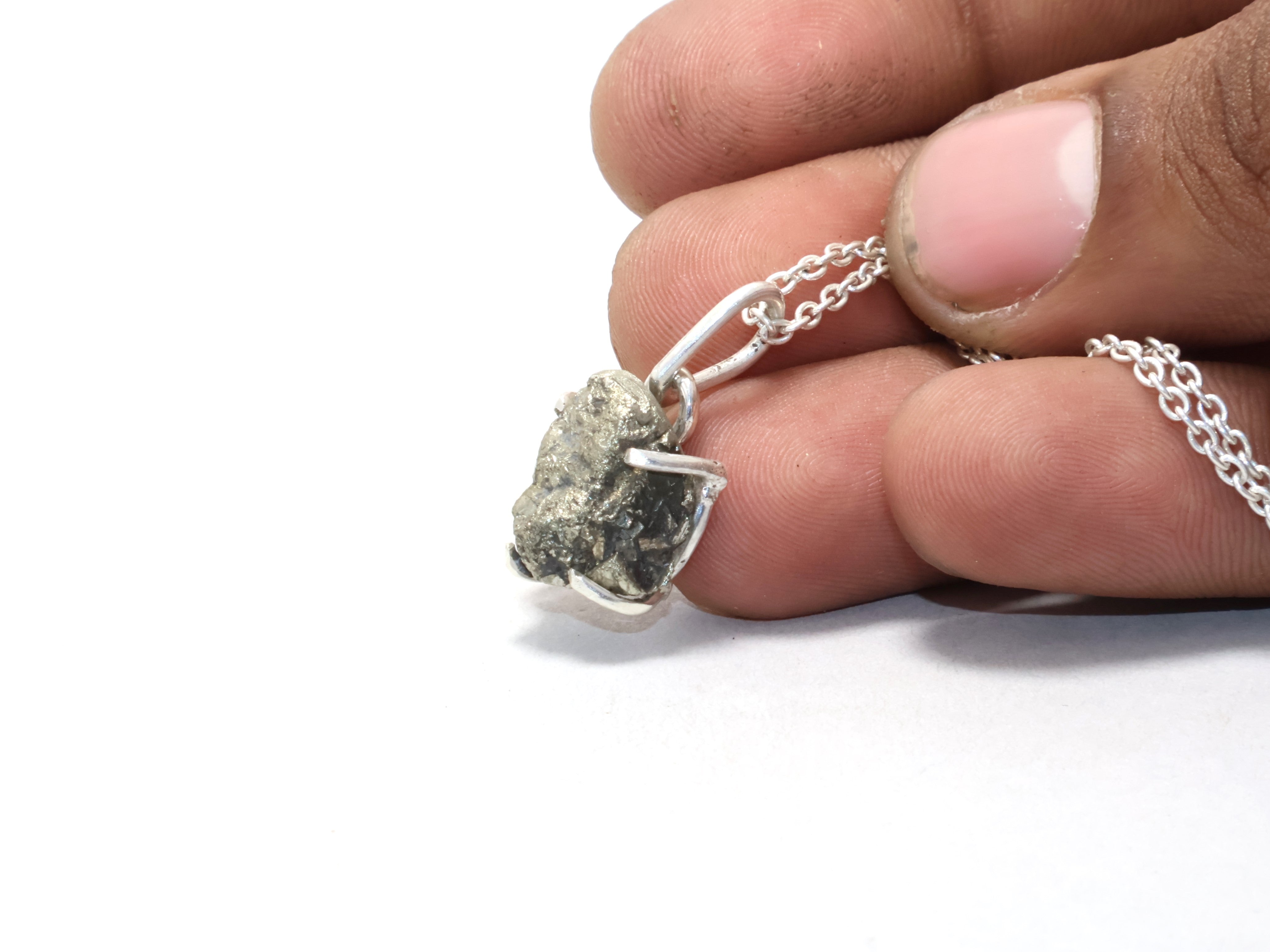 Halskette aus natürlichem Rohpyrit, Edelsteinkette, handgefertigter Schmuck, Geschenk für sie, Weihnachtsgeschenk, 925er Sterlingsilber, Geburtssteinkette