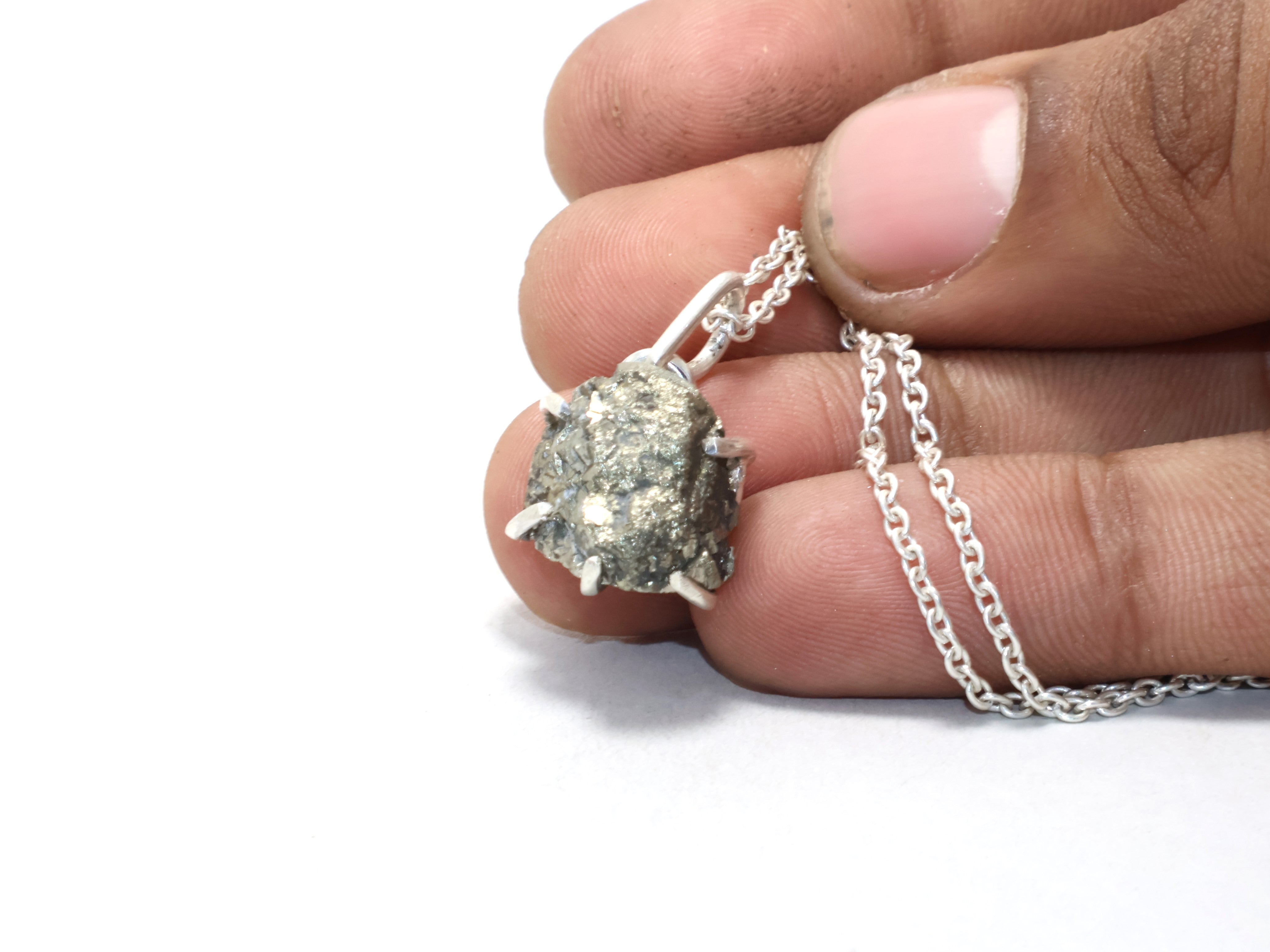 Halskette aus natürlichem Rohpyrit, Edelsteinkette, handgefertigter Schmuck, Geschenk für sie, Weihnachtsgeschenk, 925er Sterlingsilber, Geburtssteinkette